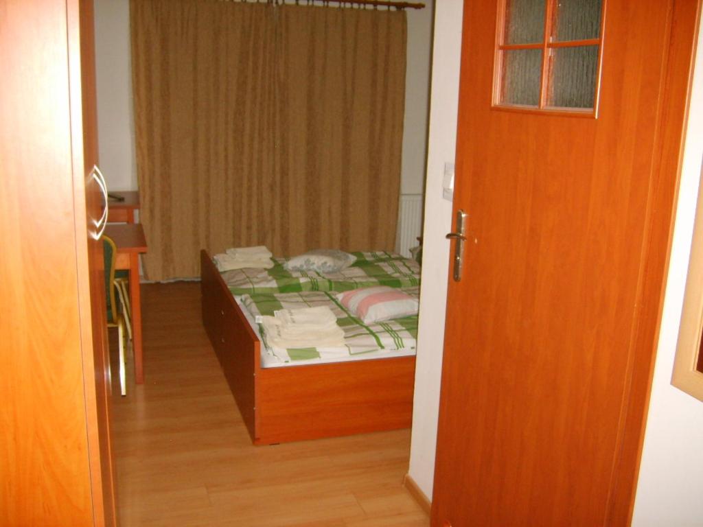Double Room with Private Bathroom - Photo 2