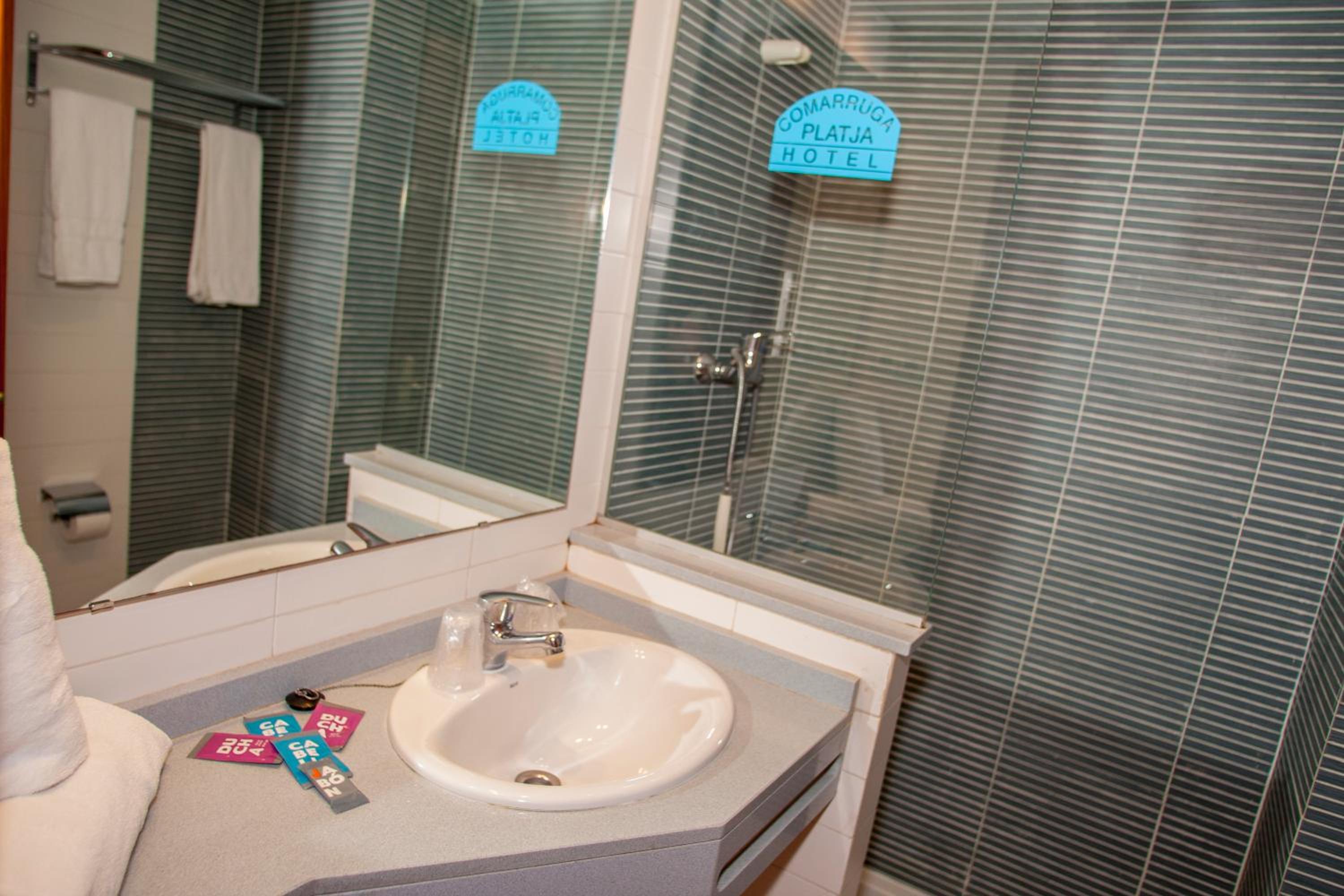 Twin Room - Photo 2