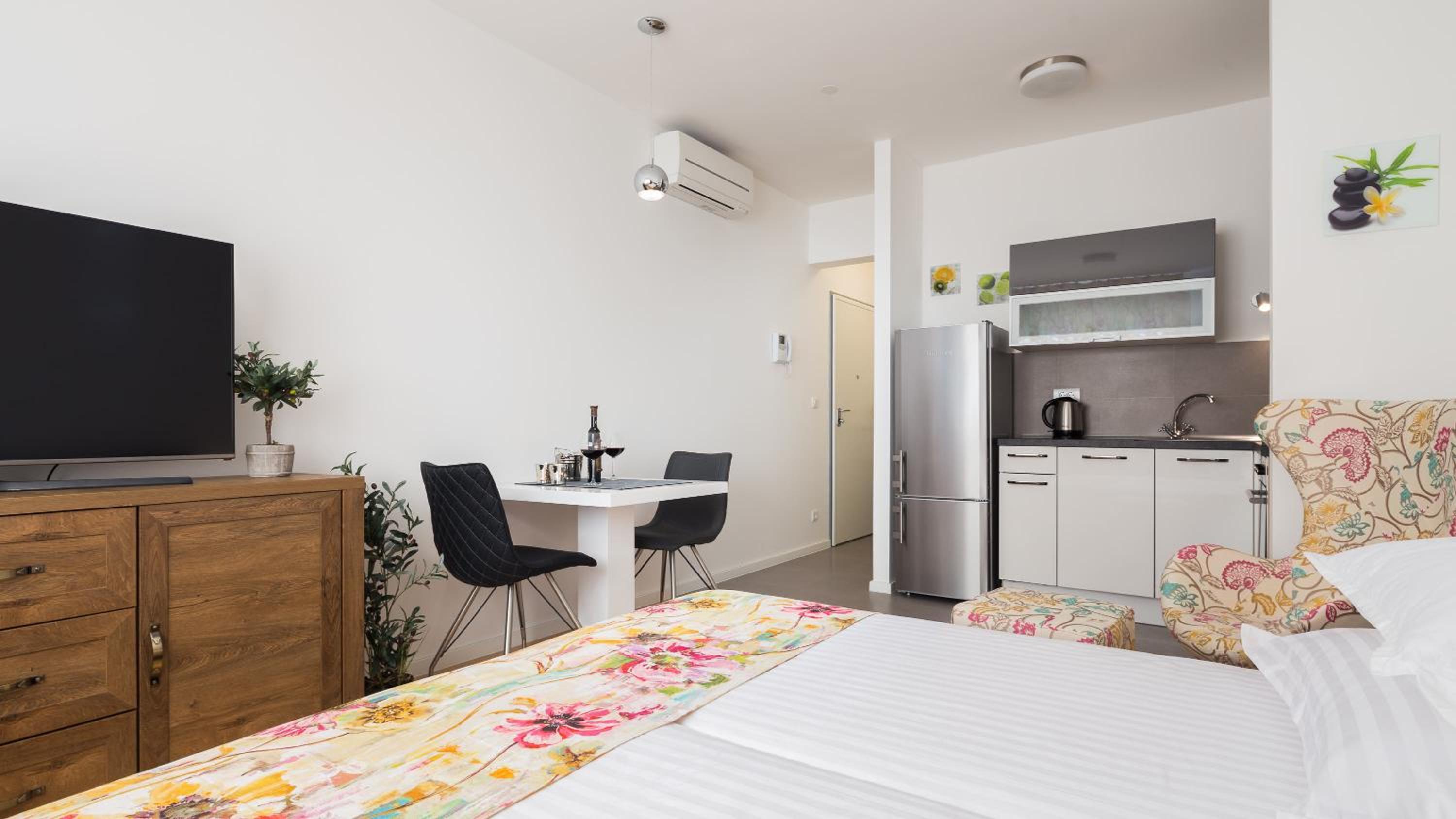 Studio Apartment