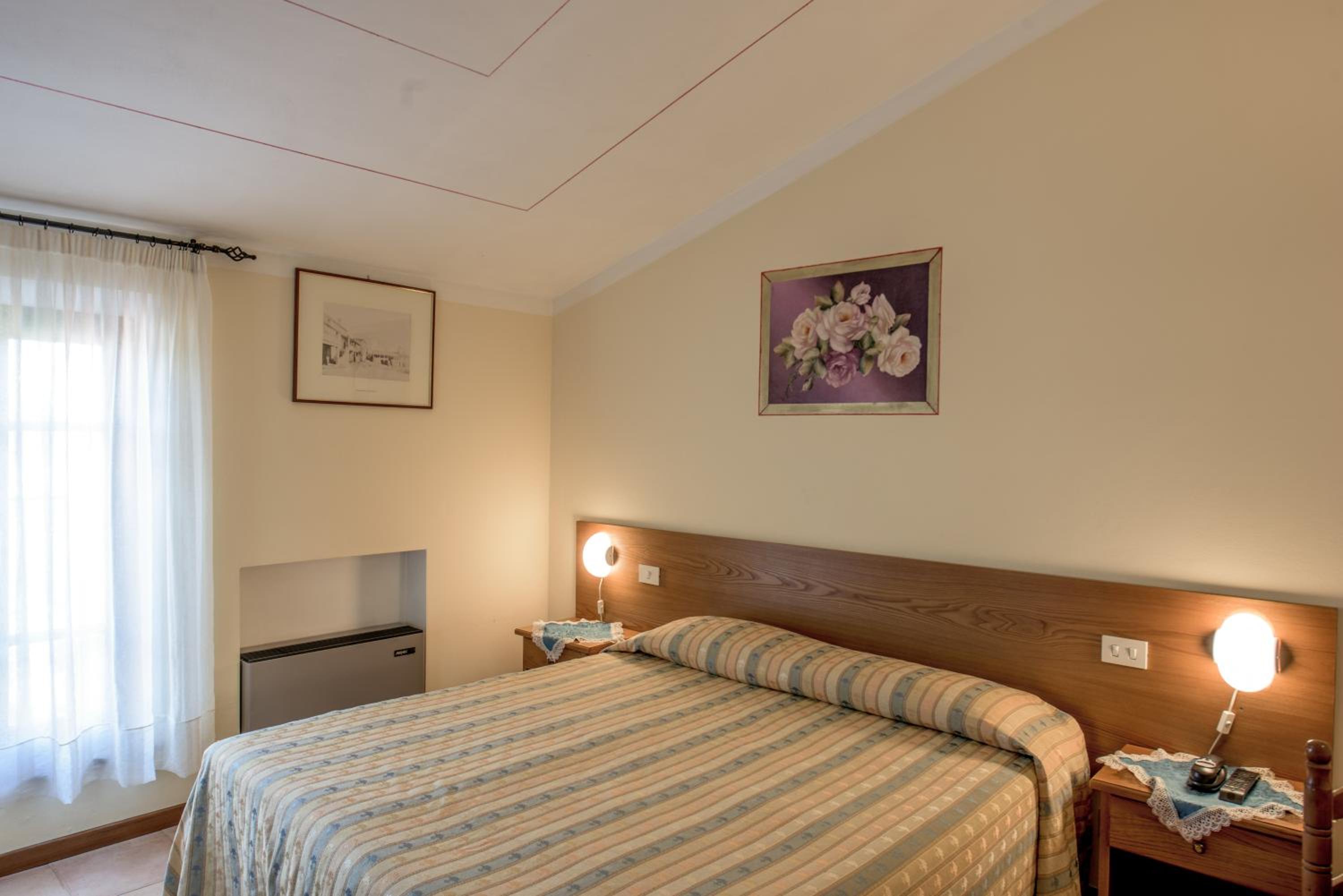 Double or Twin Room - Photo 6