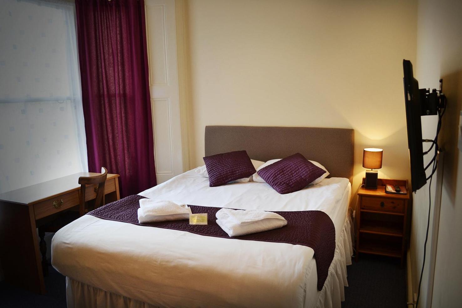 Double Room with Shared Bathroom photo 3