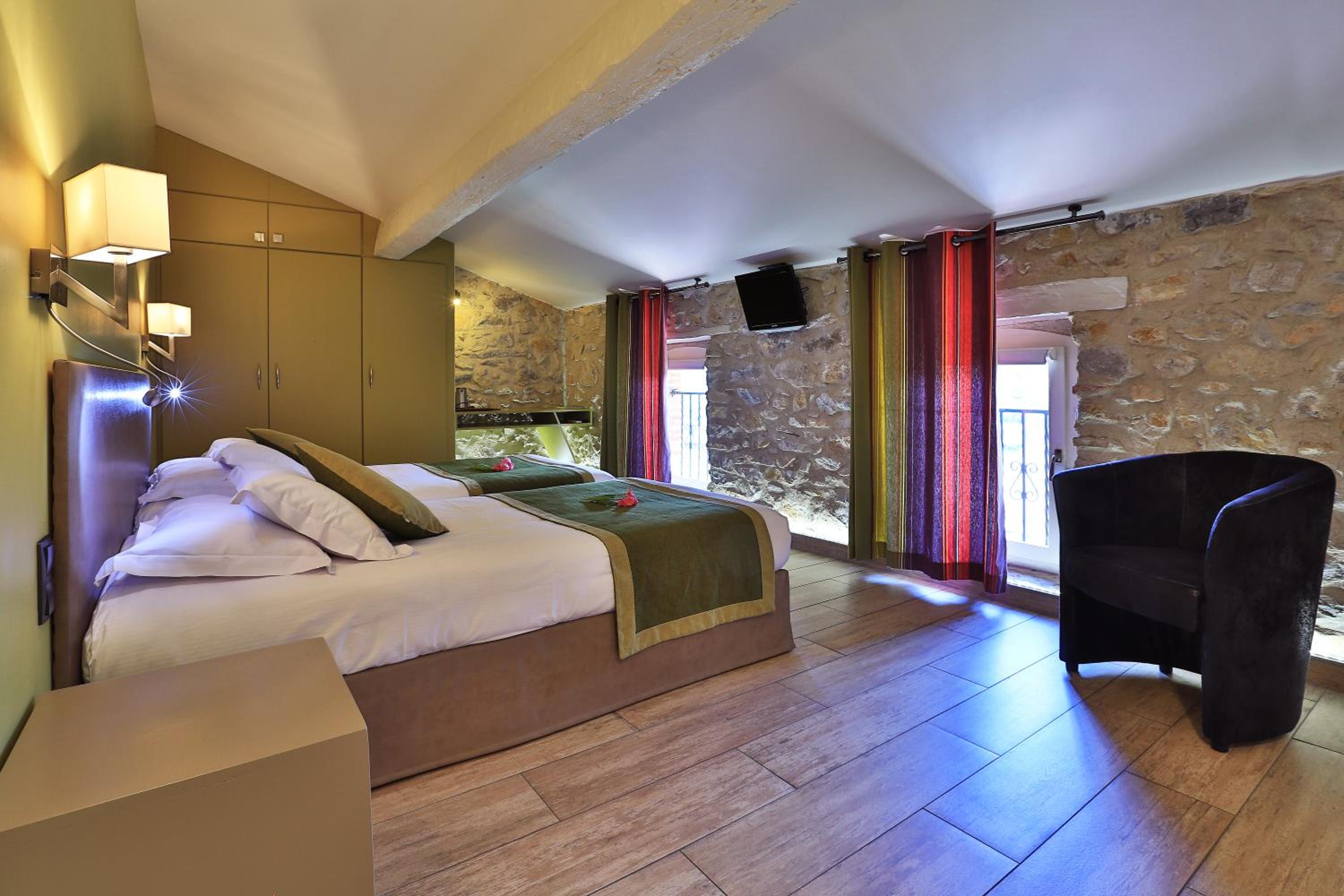 Large Twin Room photo 2