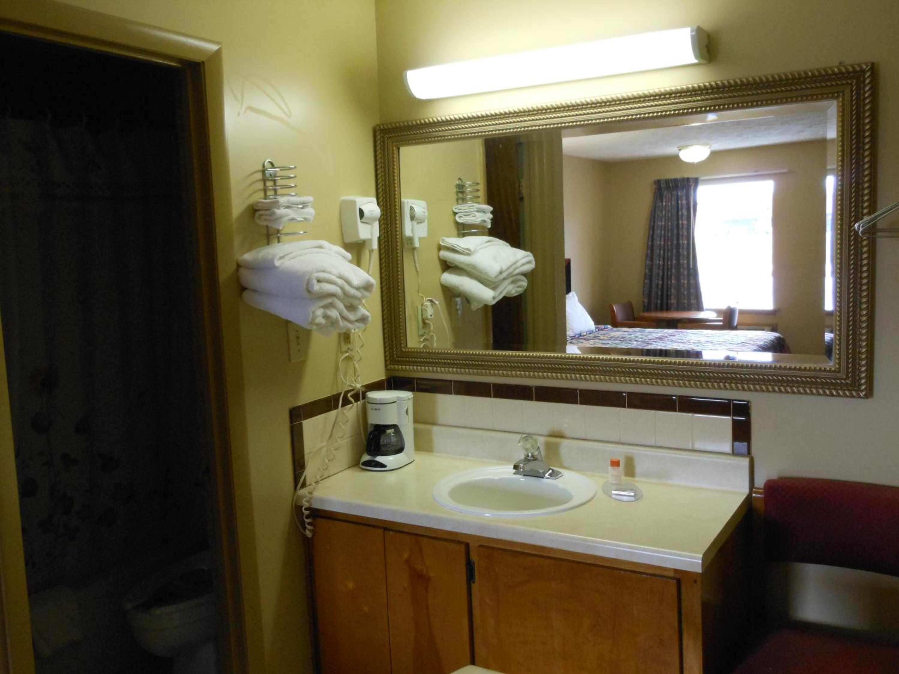 King Room with Sofa Bed - Non-Smoking - Photo 7