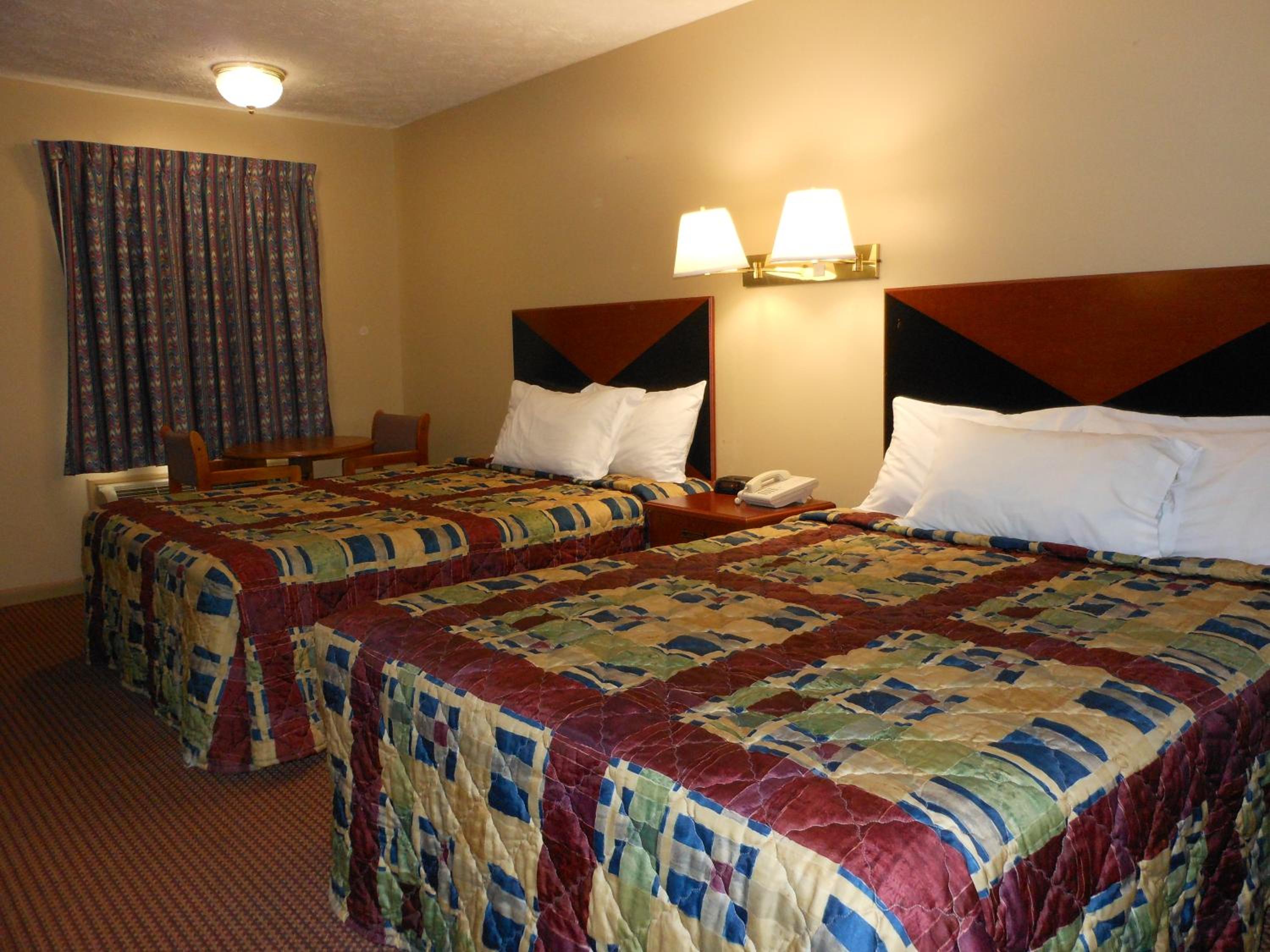 Queen Room with Two Queen Beds - Non-Smoking - Photo 1