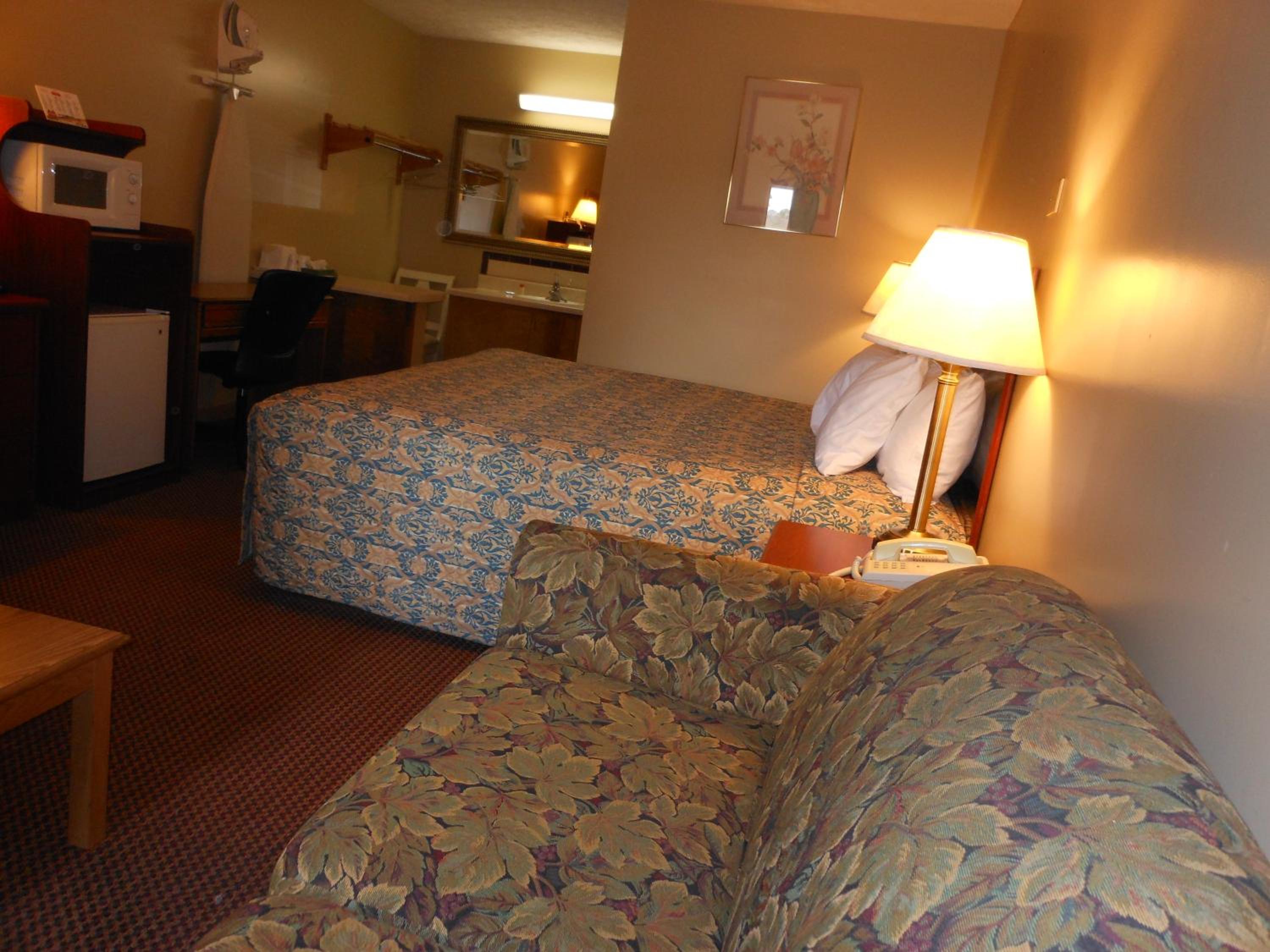 King Room with Sofa Bed - Non-Smoking - Photo 5
