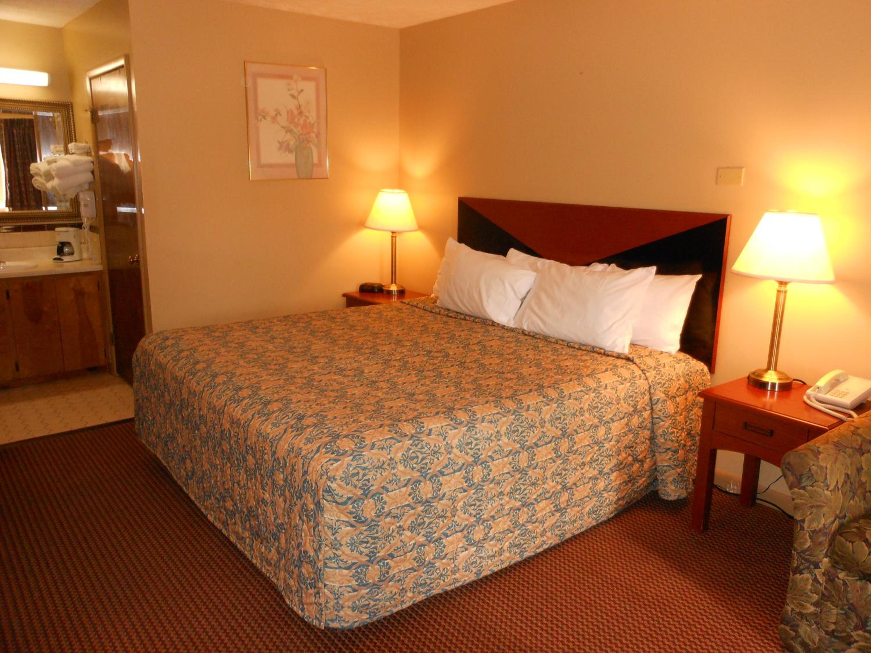 King Room with Sofa Bed - Non-Smoking - Photo 1