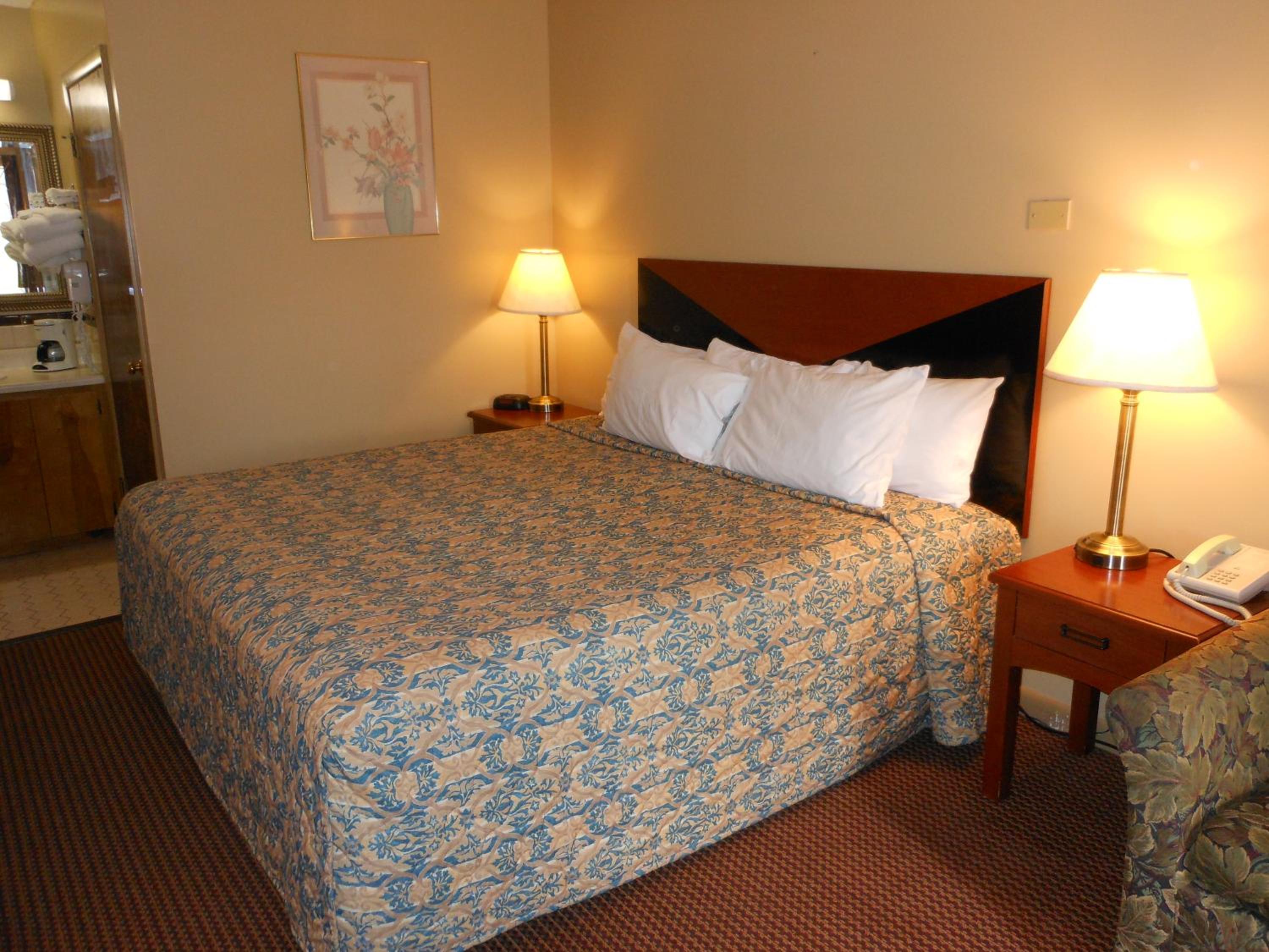 King Room with Sofa Bed - Non-Smoking - Photo 4