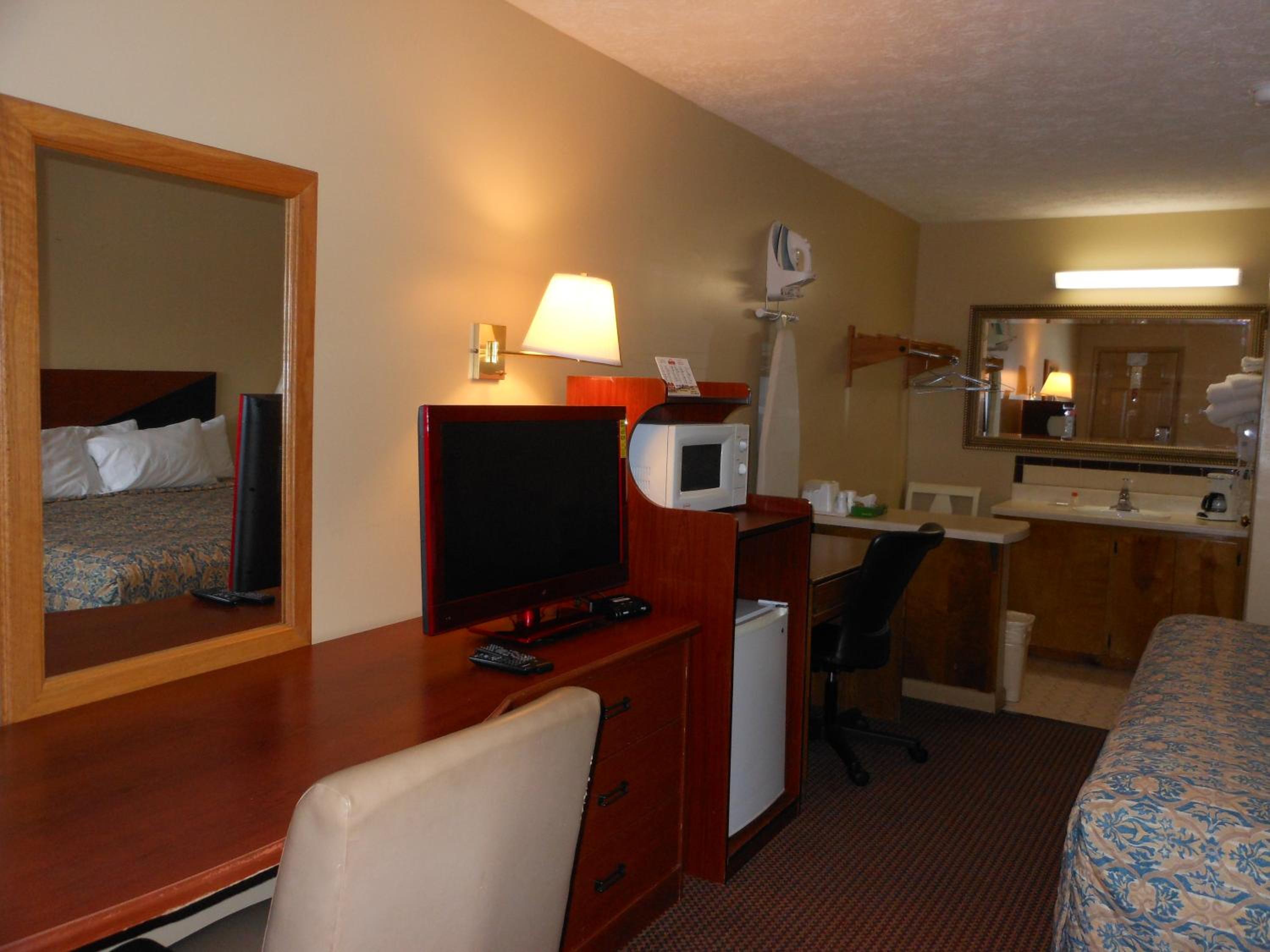 King Room with Sofa Bed - Non-Smoking - Photo 6