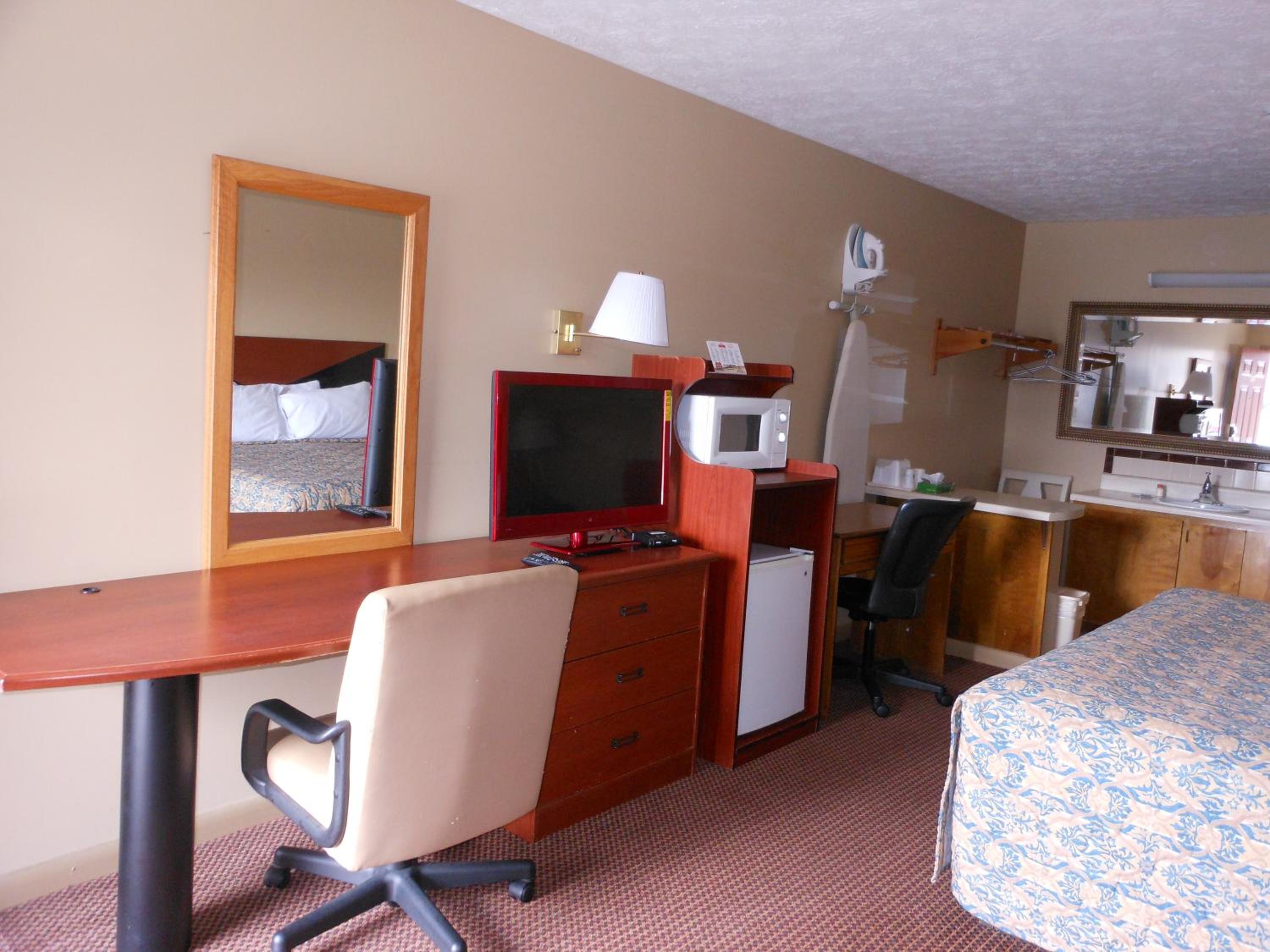 King Room with Sofa Bed - Non-Smoking - Photo 10