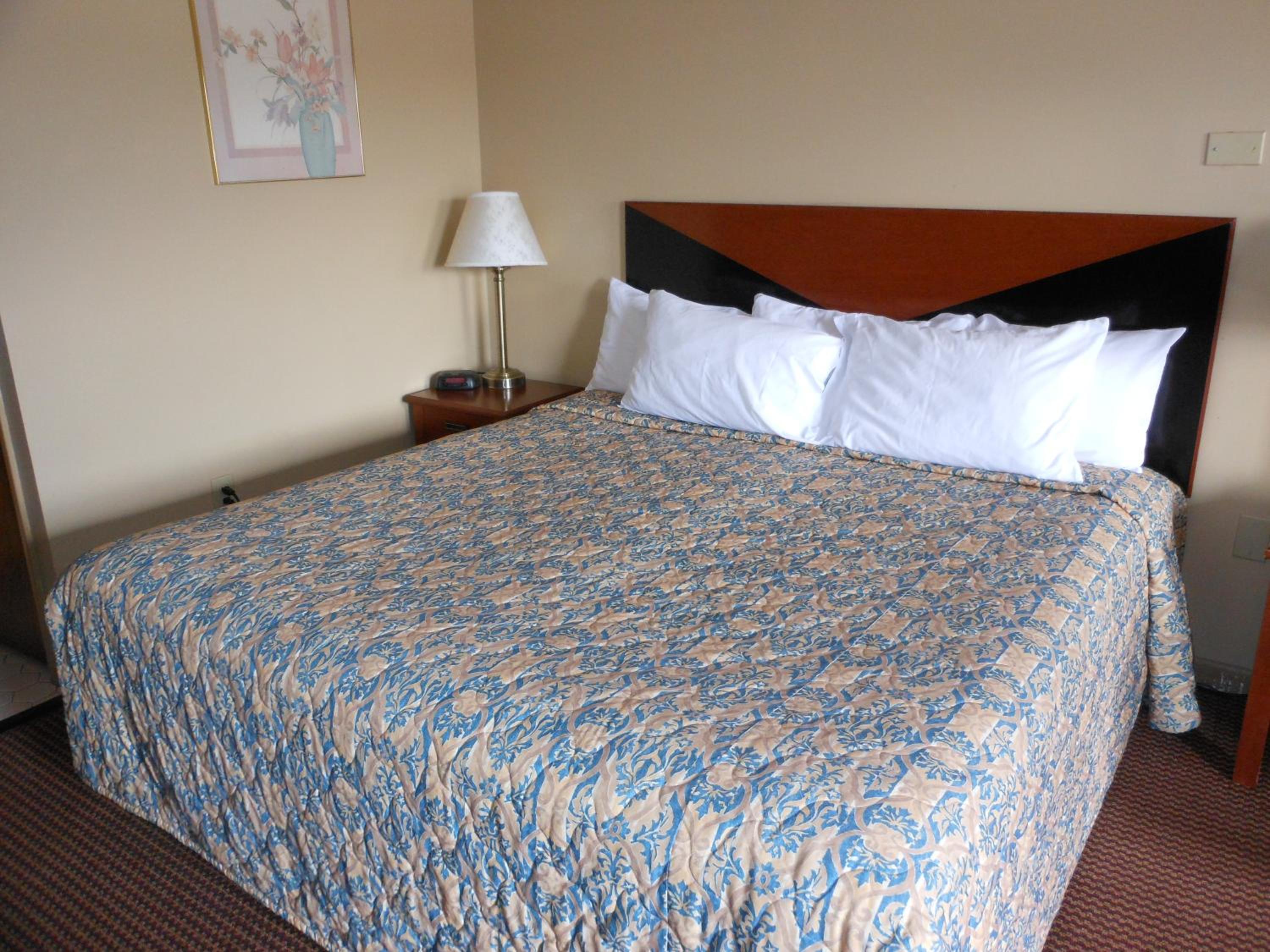 King Room with Sofa Bed - Non-Smoking - Photo 9