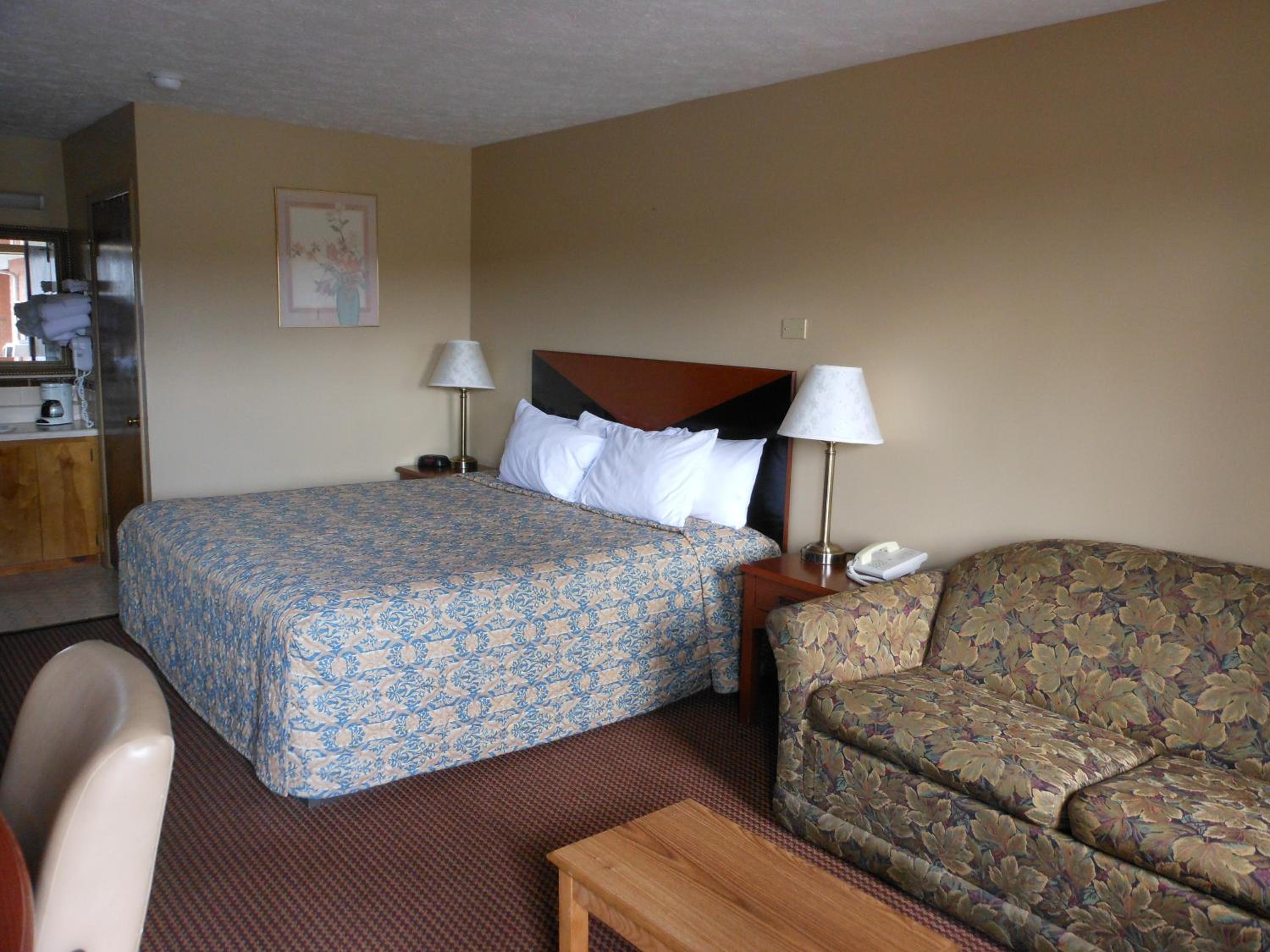 King Room with Sofa Bed - Non-Smoking - Photo 8