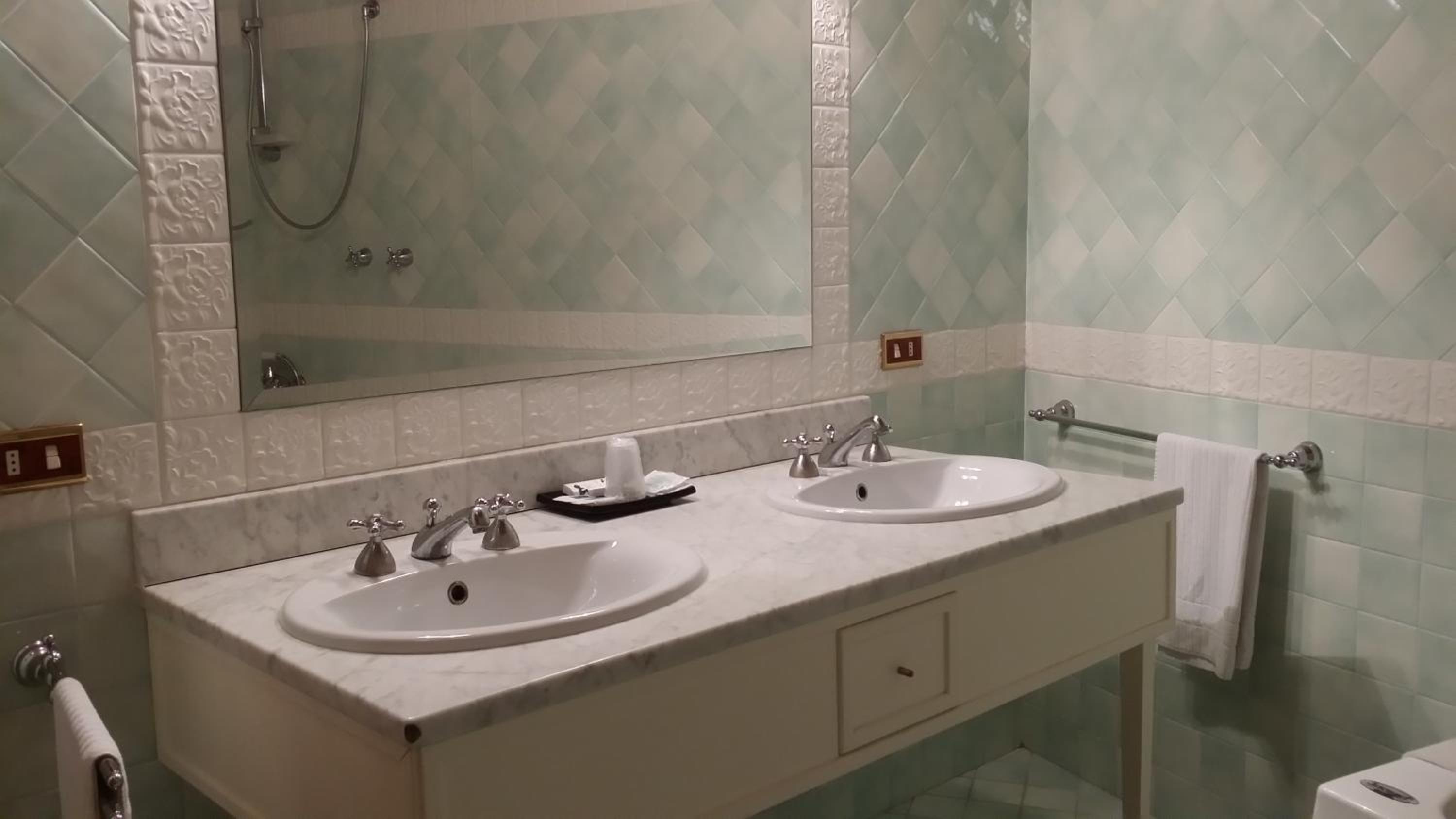 Classic Double or Twin Room with Spa Bath  photo 2