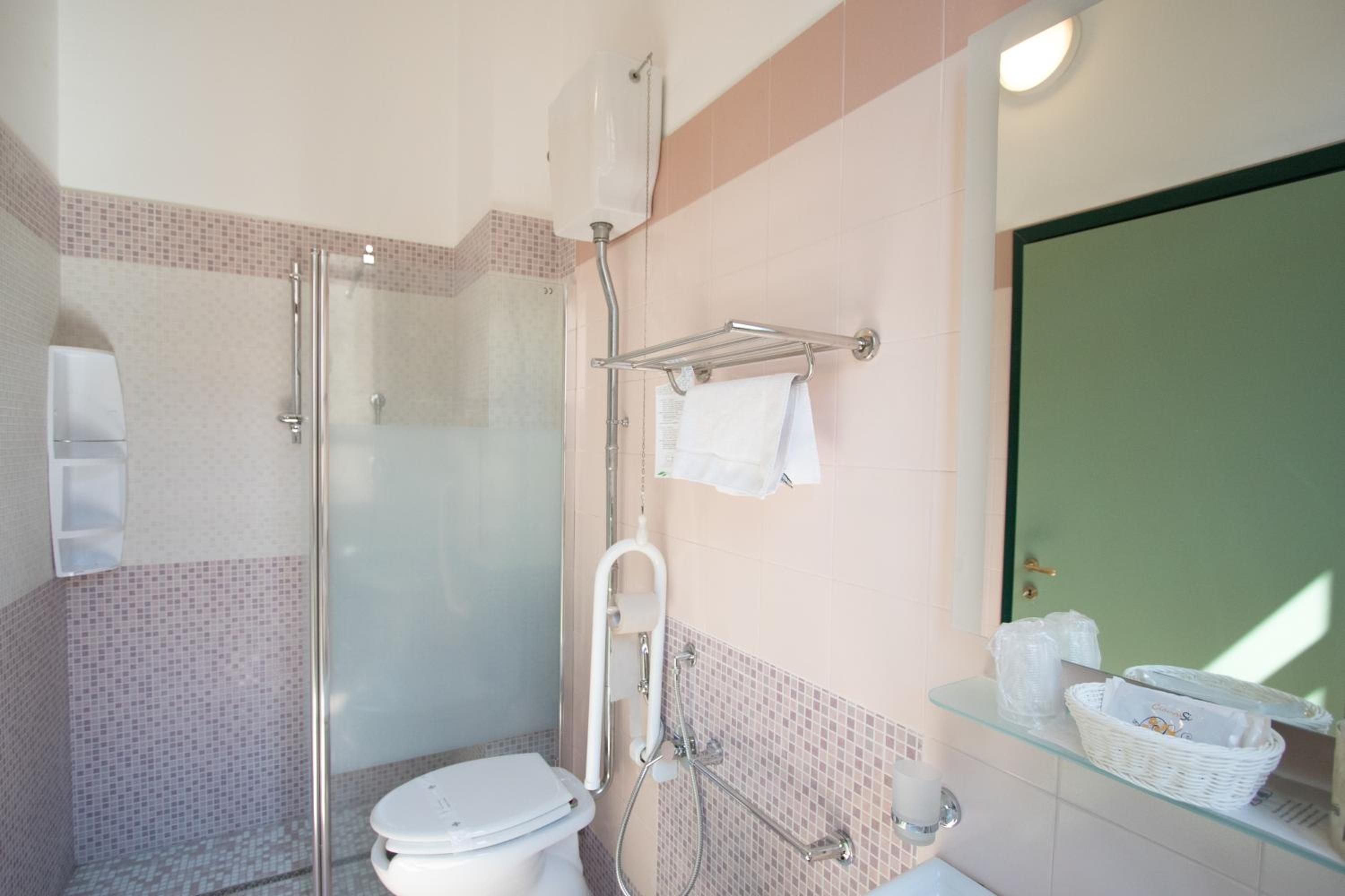 Large Room with Port View - Photo 4