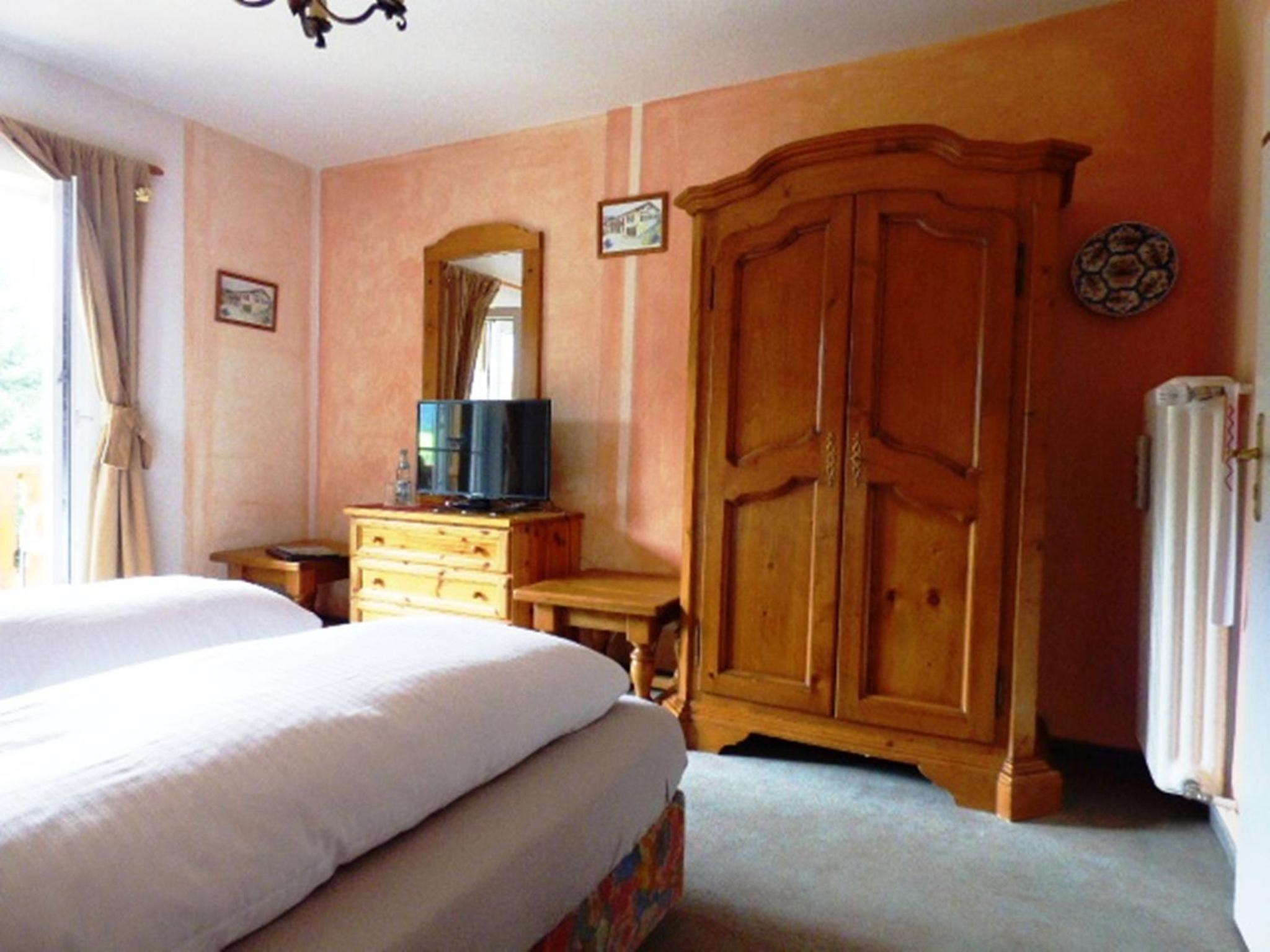 Double Room (with private bathroom across the hall) photo 3