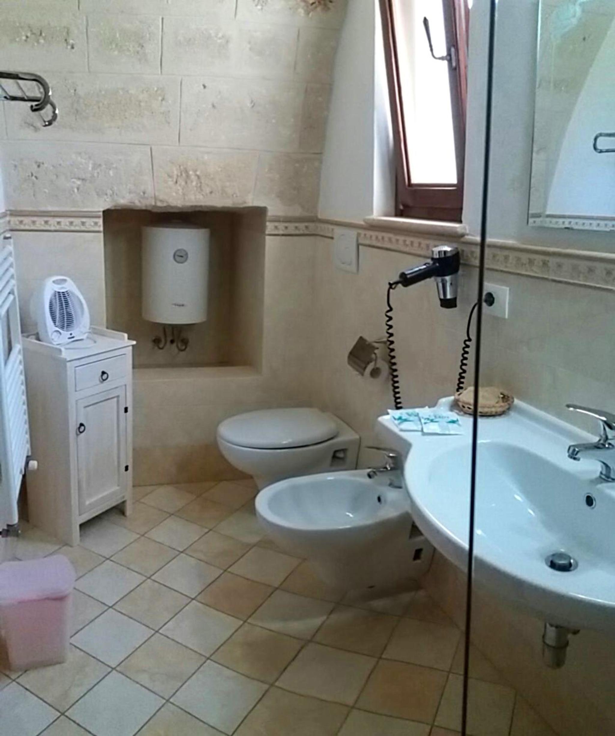 Double Room - Photo 6