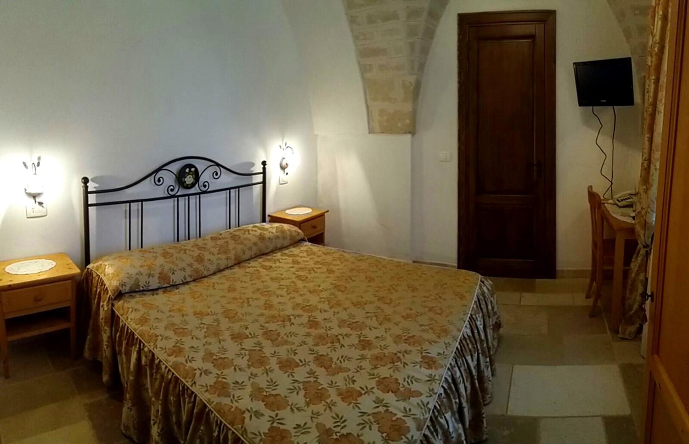 Double Room with Patio - Photo 4