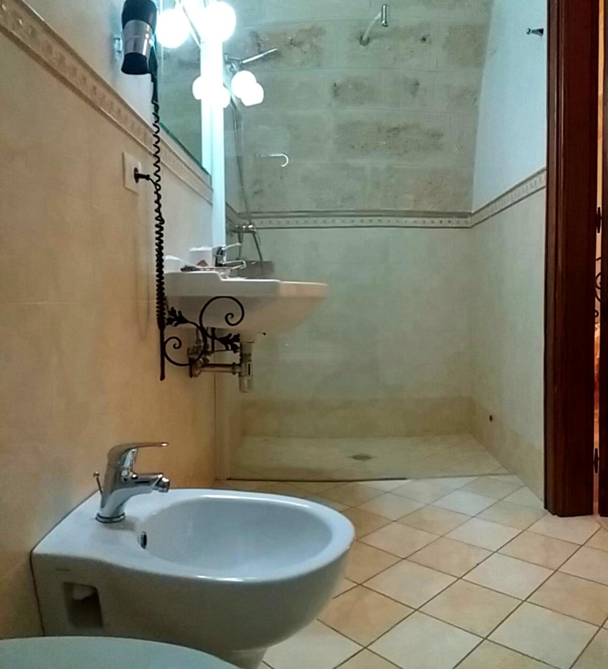 Superior Double Room - Photo 3