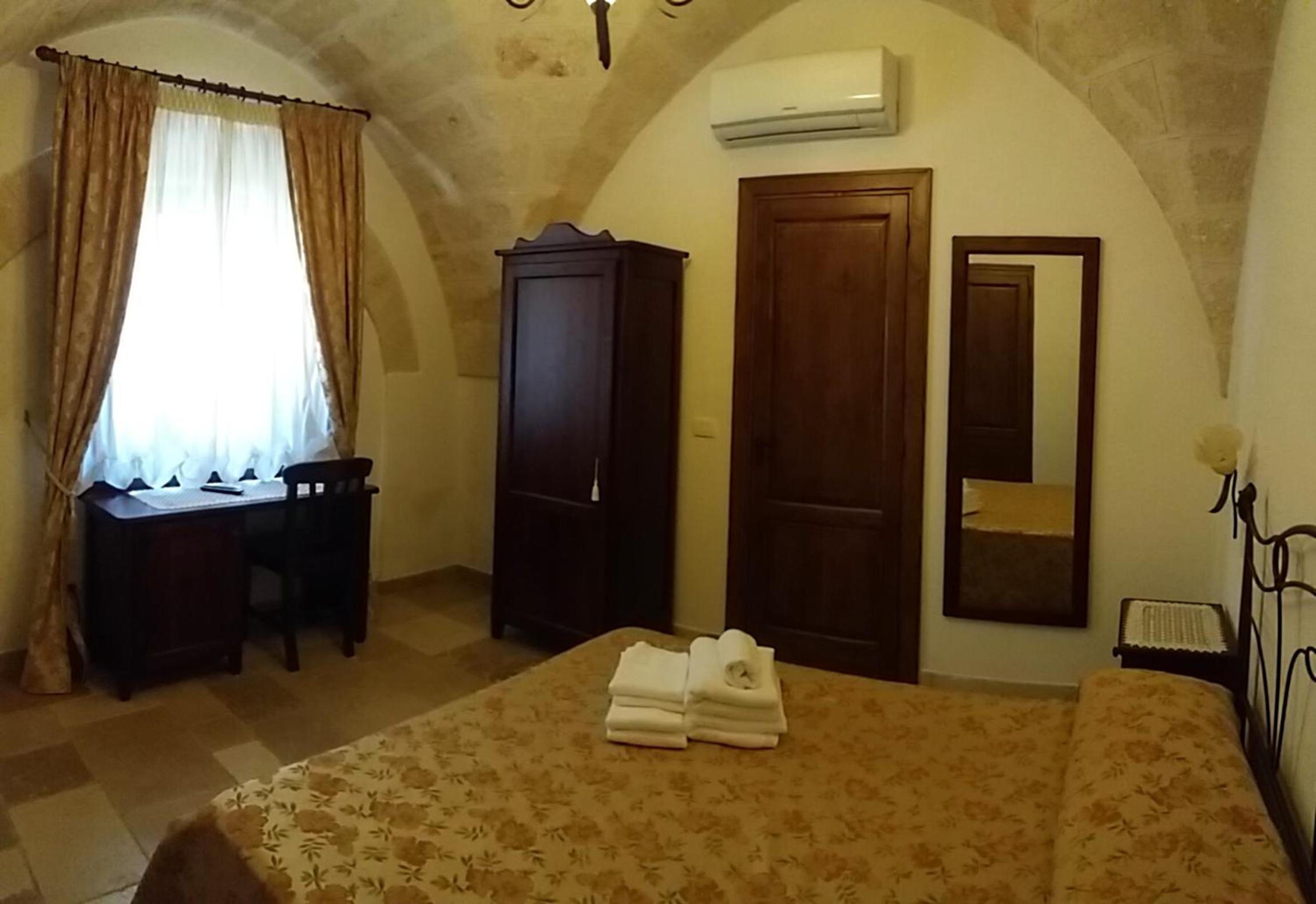 Double Room - Photo 7