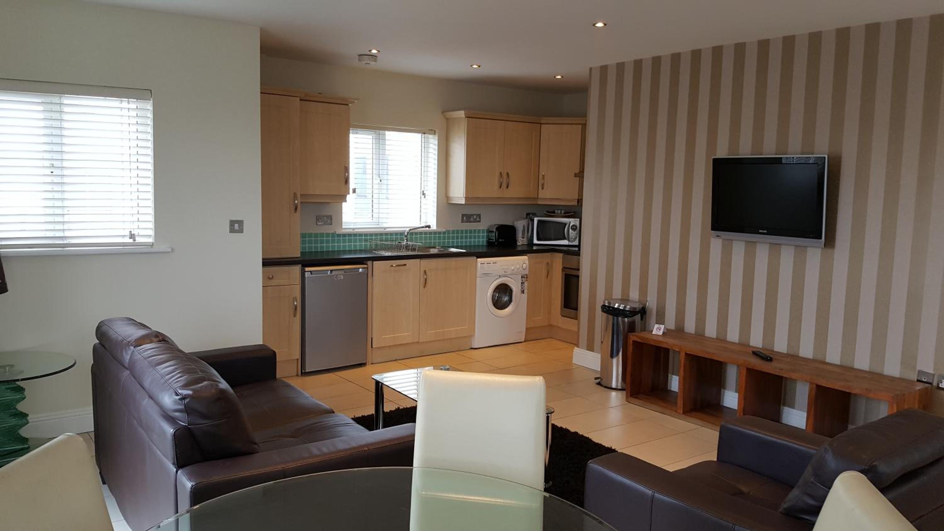 Apartment with Balcony - Photo 3