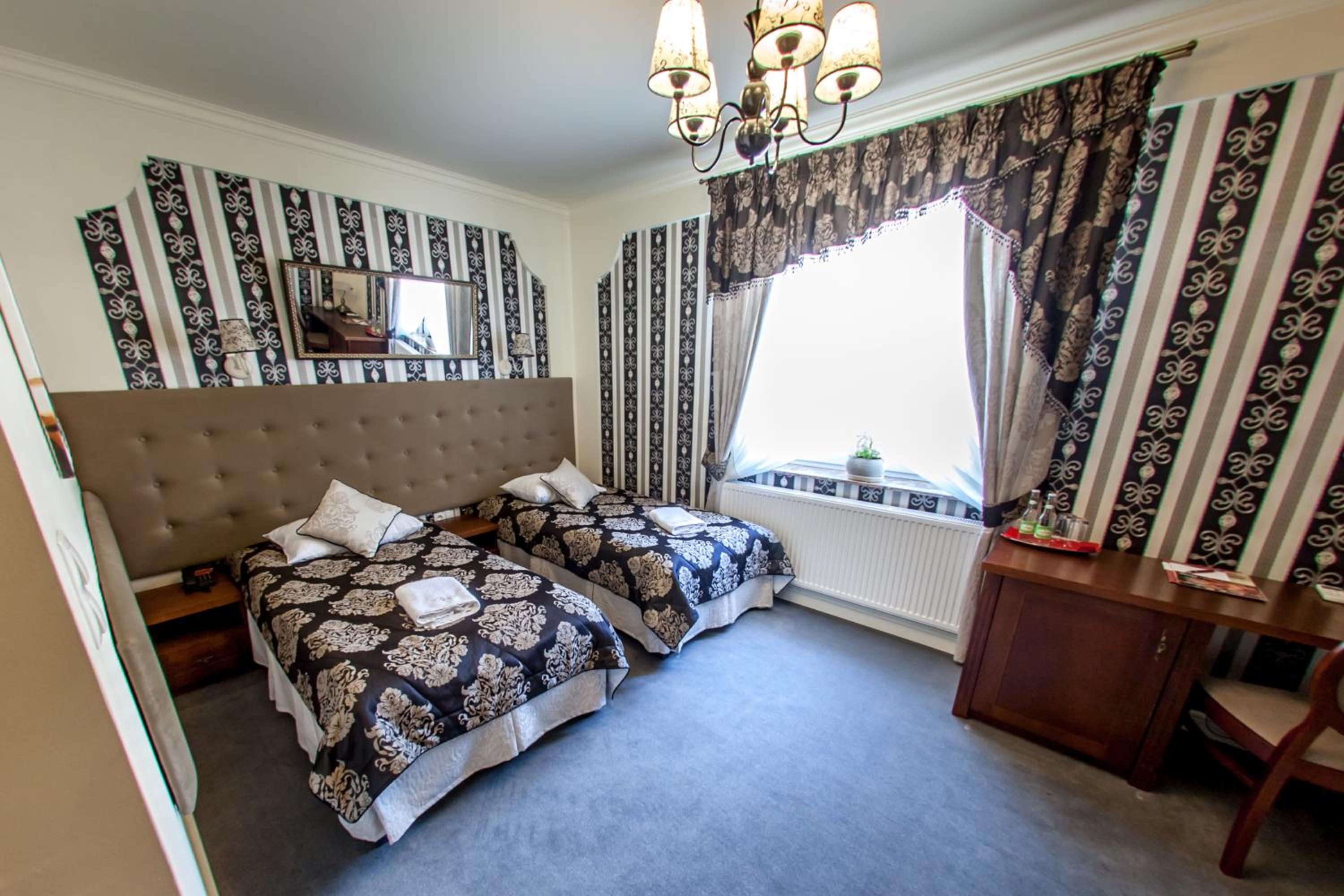 Twin Room - Photo 6