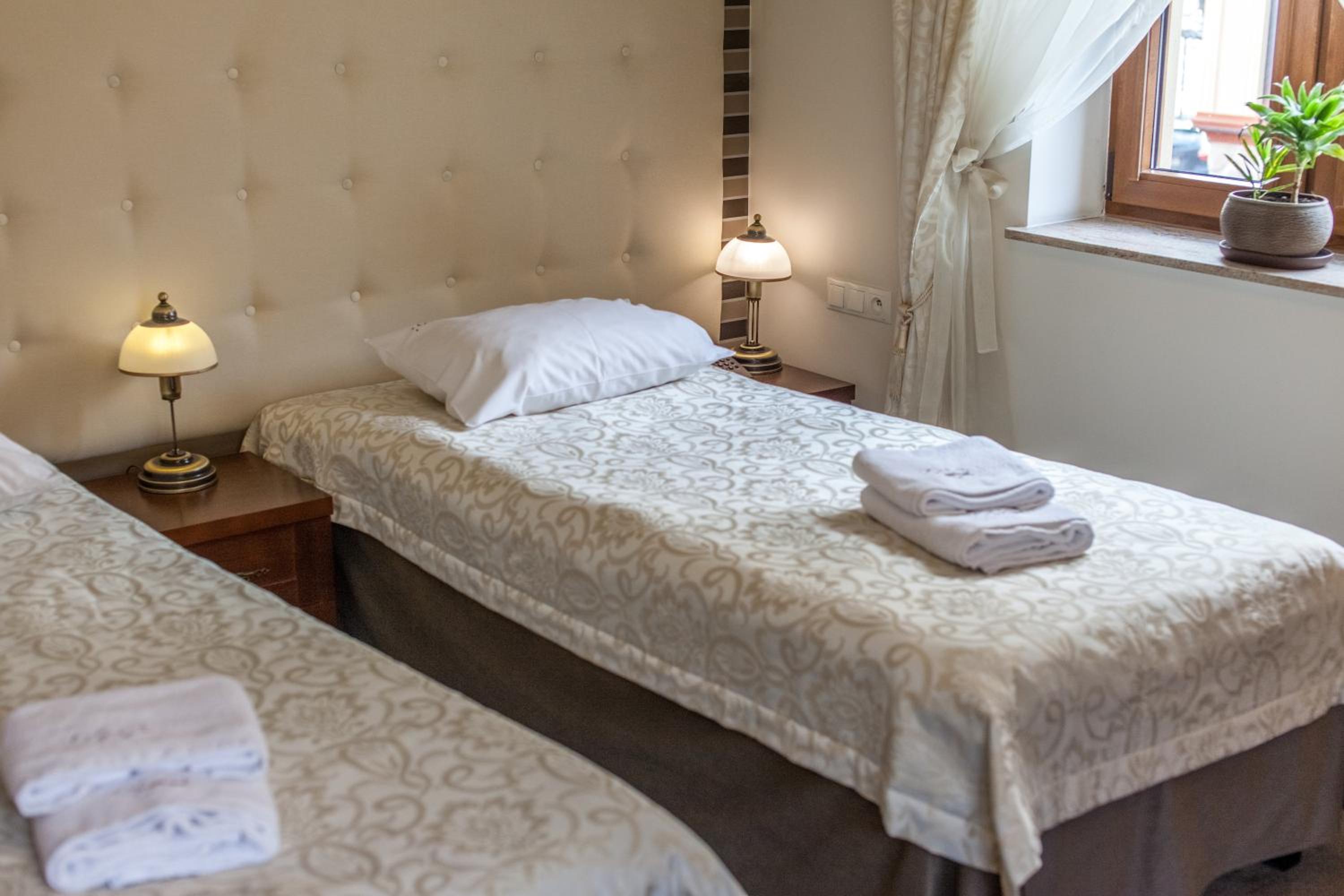 Twin Room - Photo 15