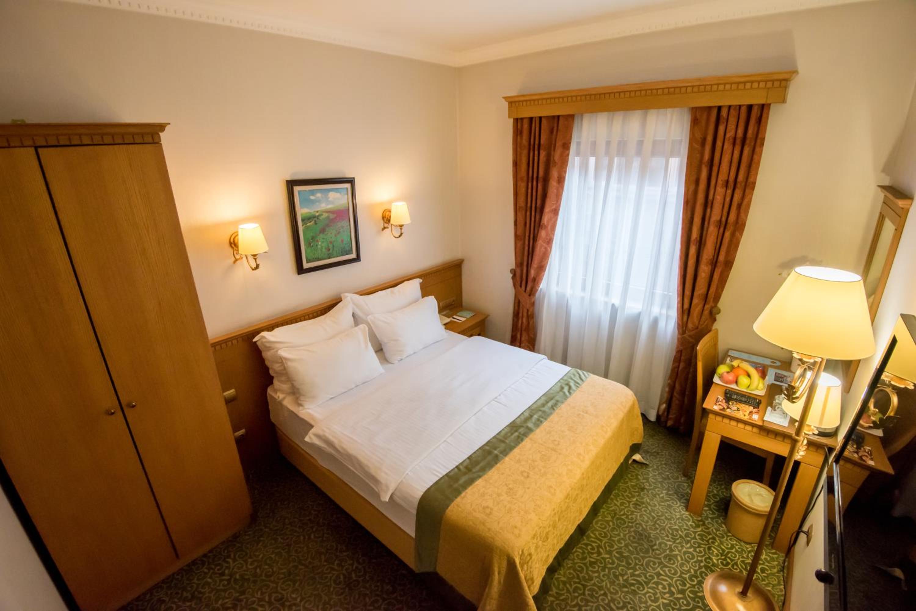 Economy Triple Room