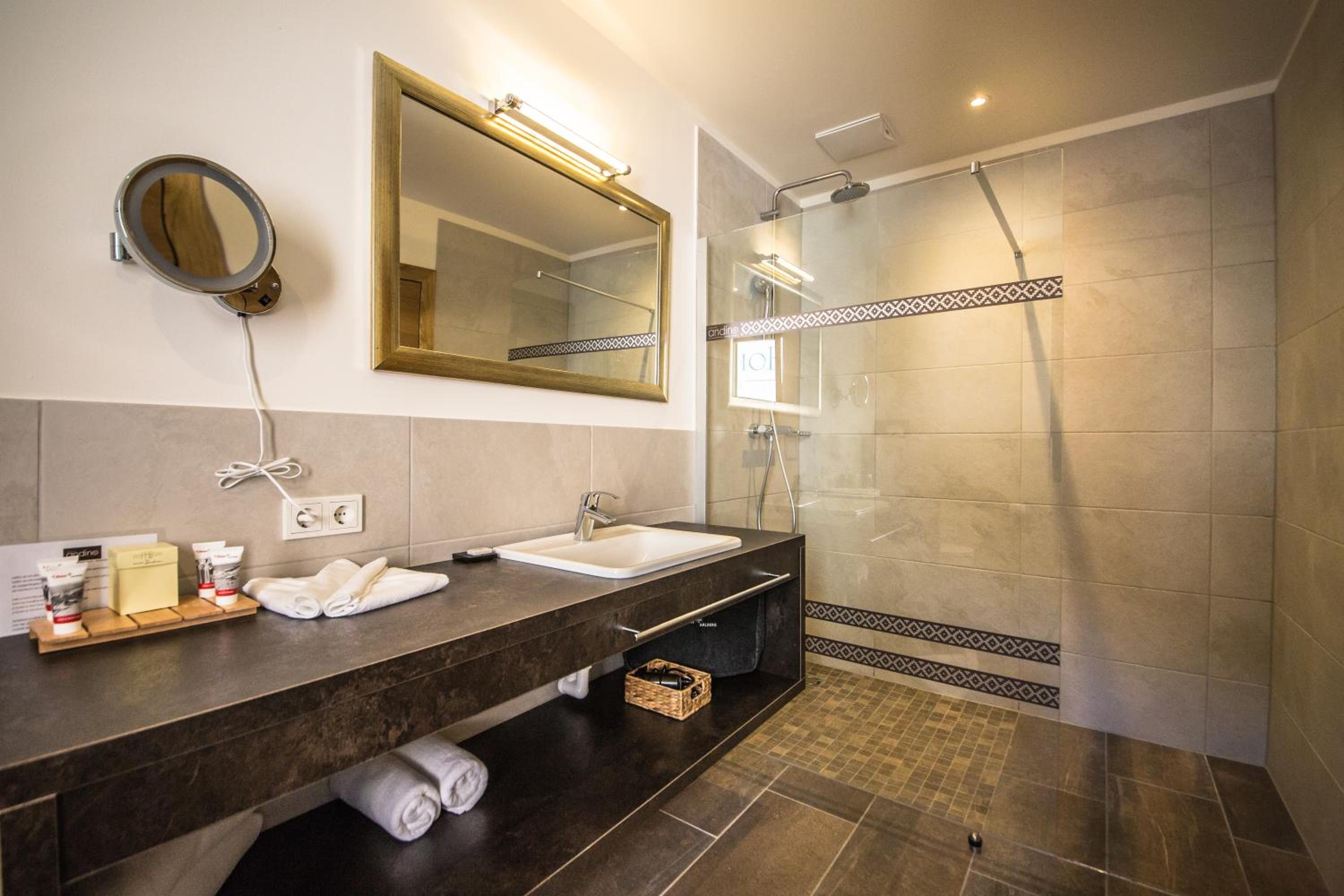 Deluxe Double Room - Photo 22
