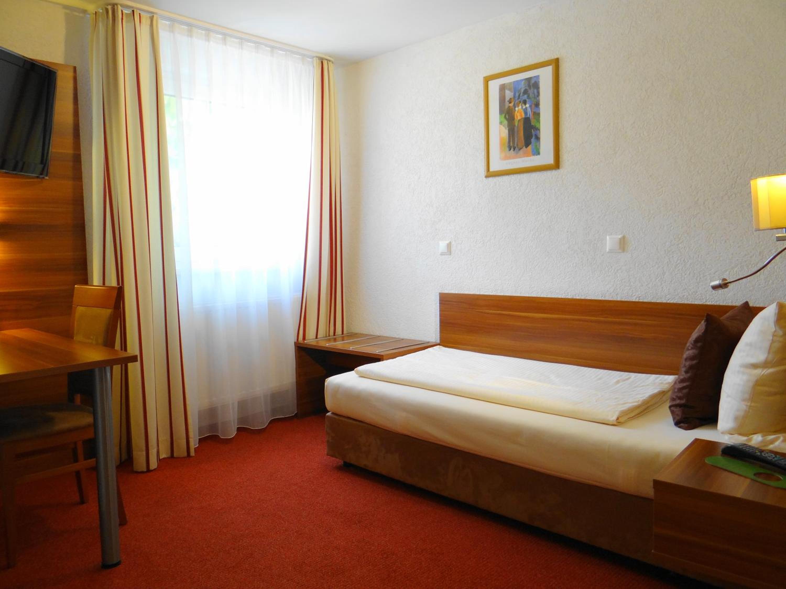Single Room photo 3