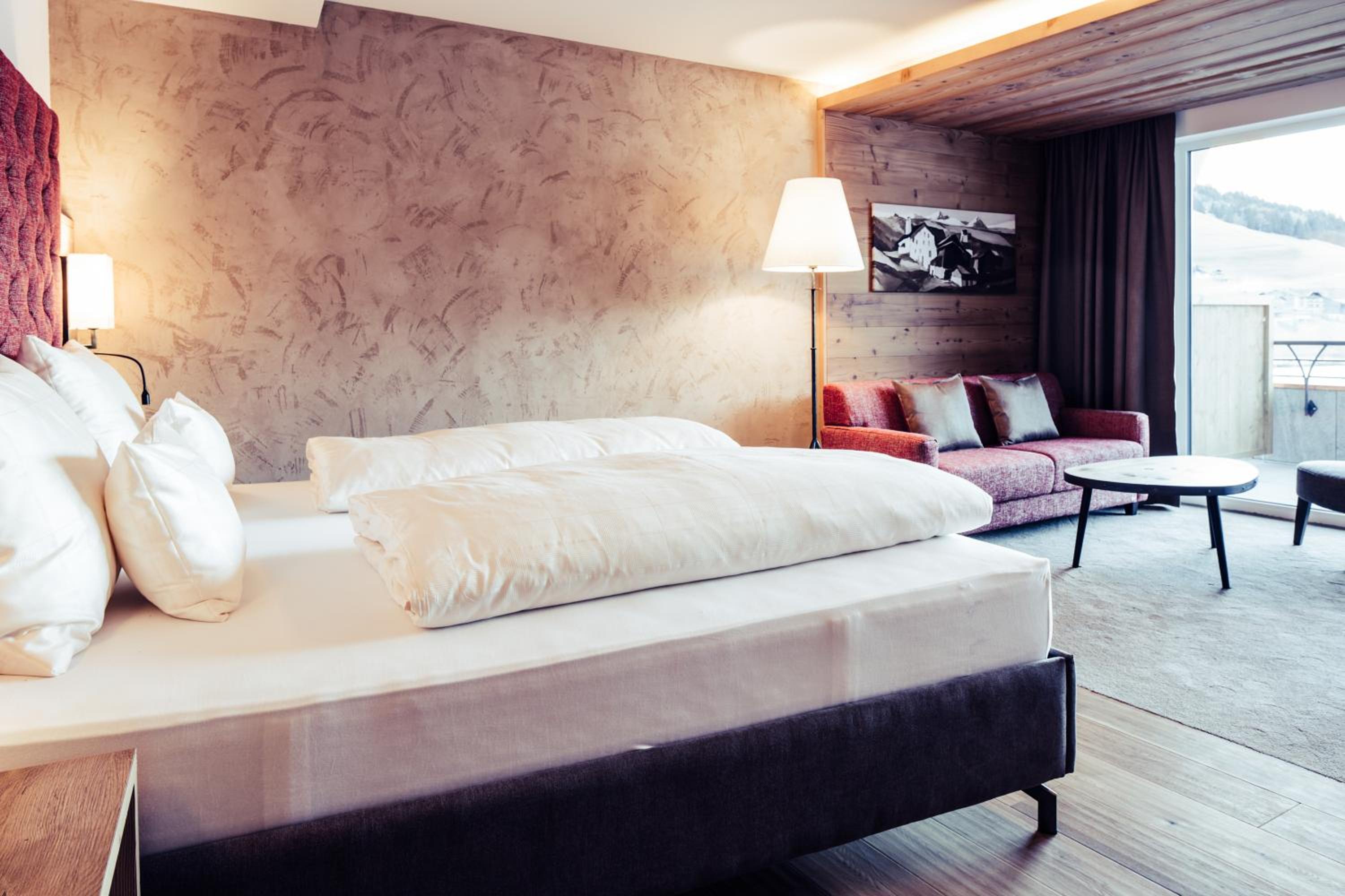 Deluxe Double Room with Balcony photo 2