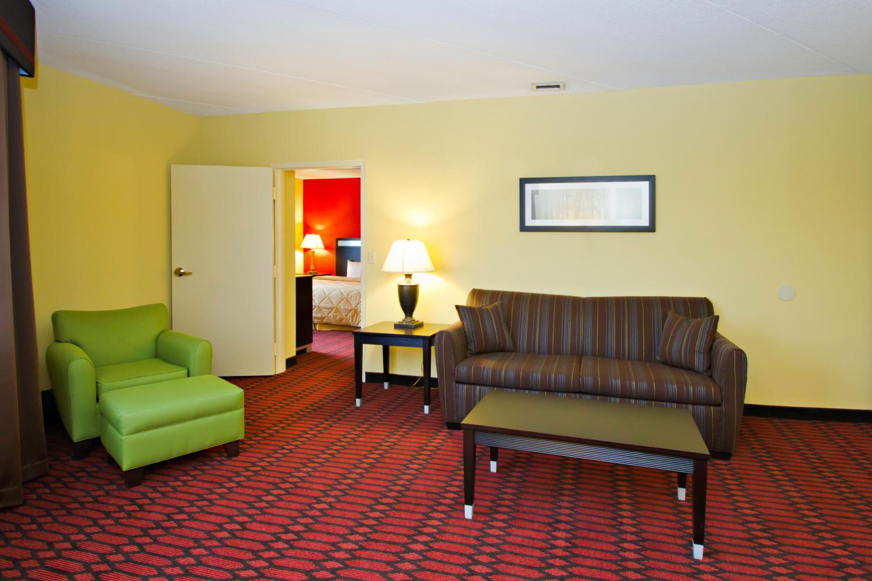 King Suite - Mobility Access/Non-Smoking - Photo 4