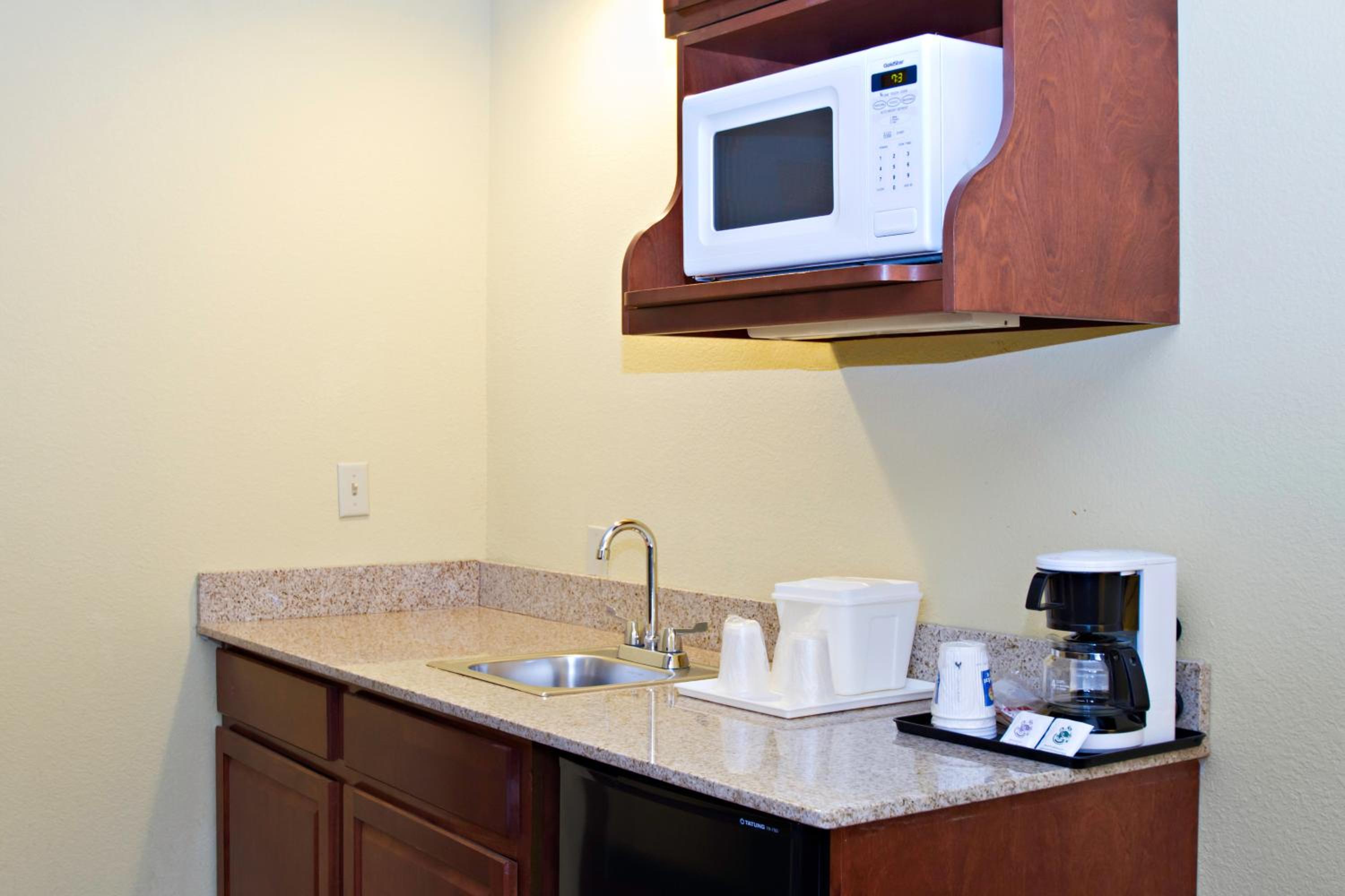 King Suite - Mobility Access/Non-Smoking - Photo 7