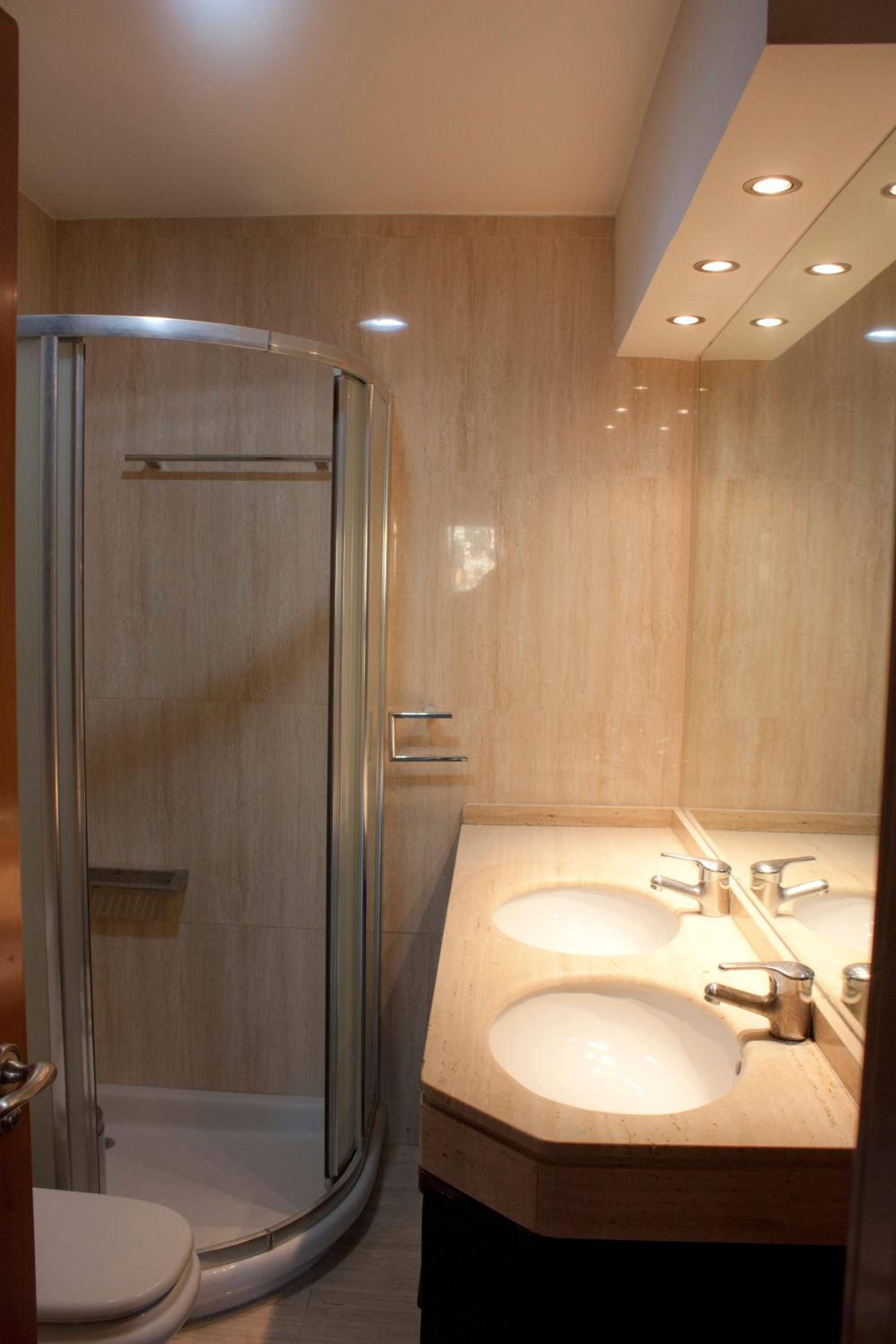 Apartment with Terrace - Photo 12