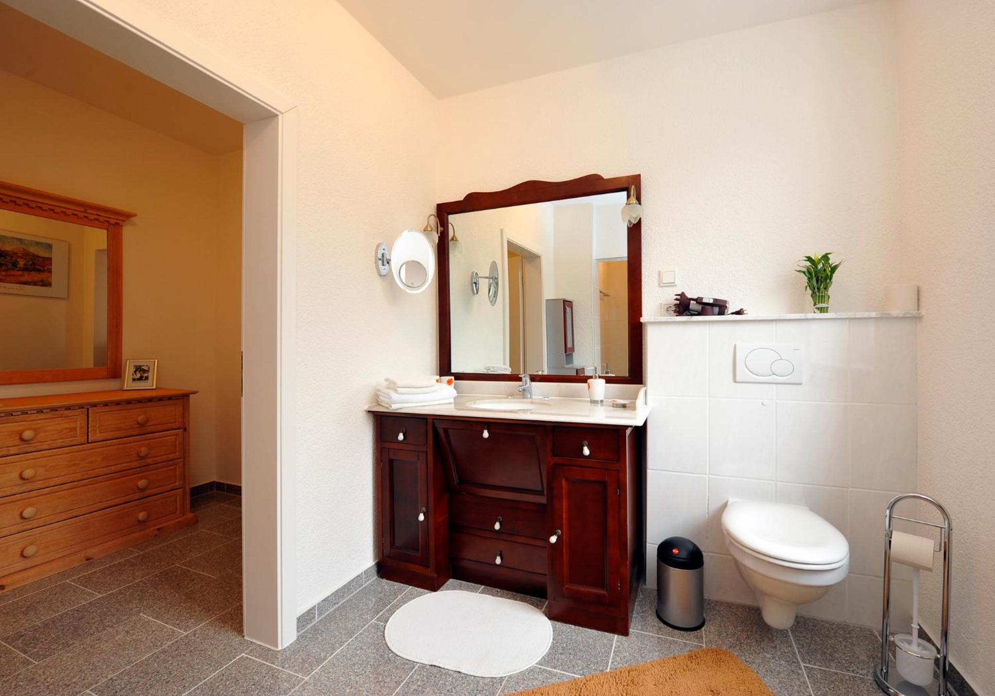Double Room - Photo 7