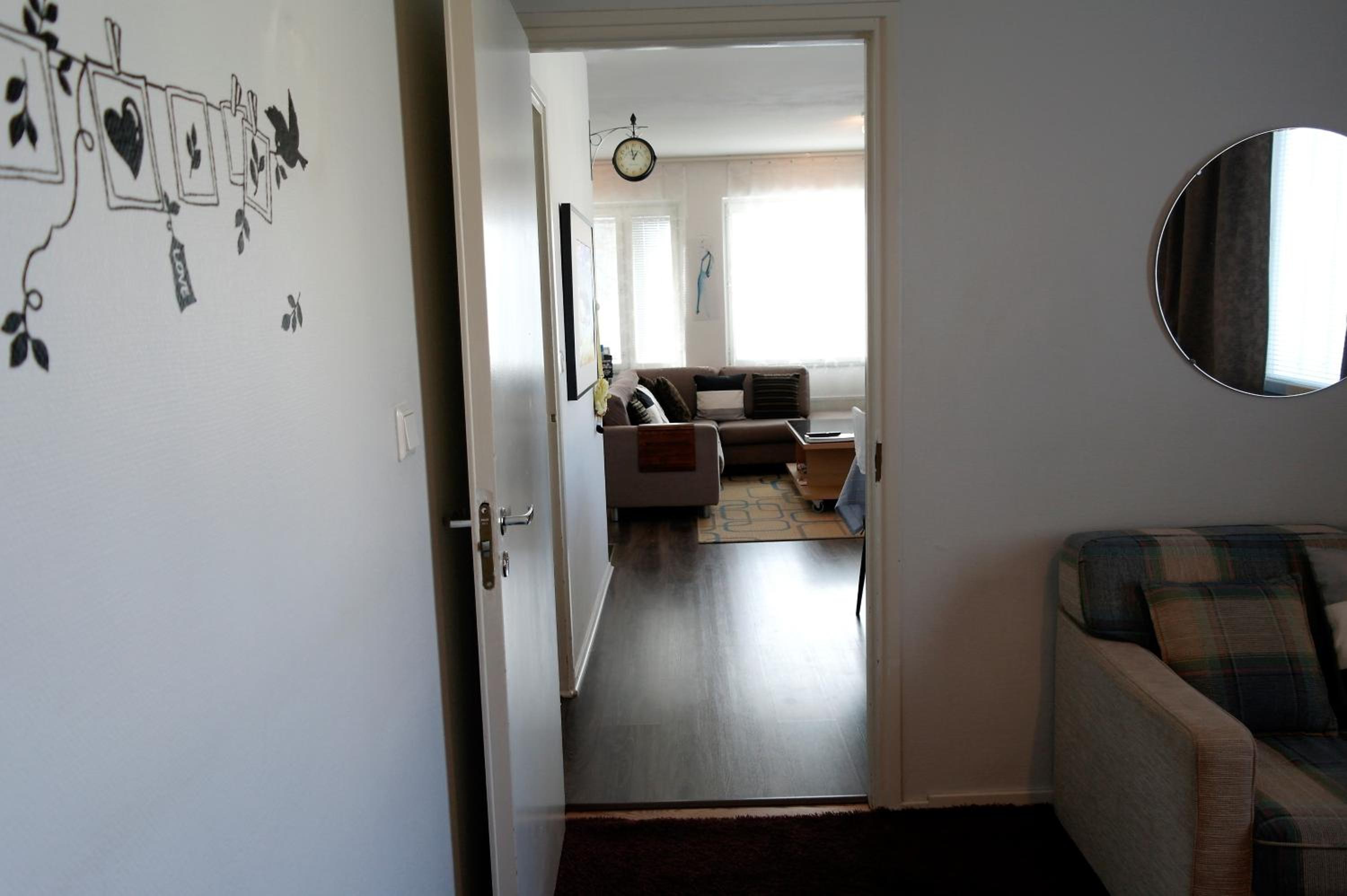 Four-Bedroom Apartment with Balcony  - Photo 9