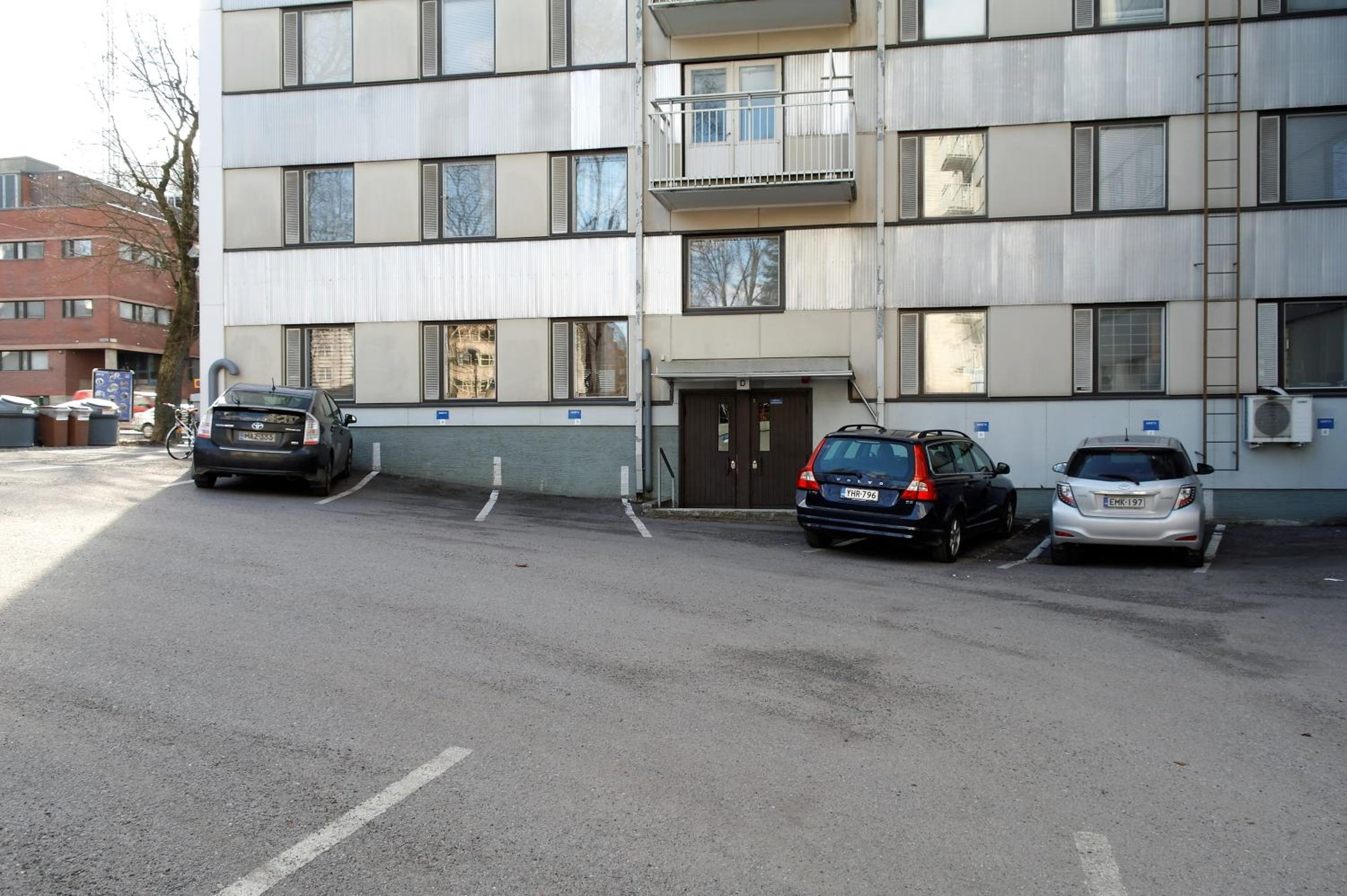 Four-Bedroom Apartment with Balcony  - Photo 57