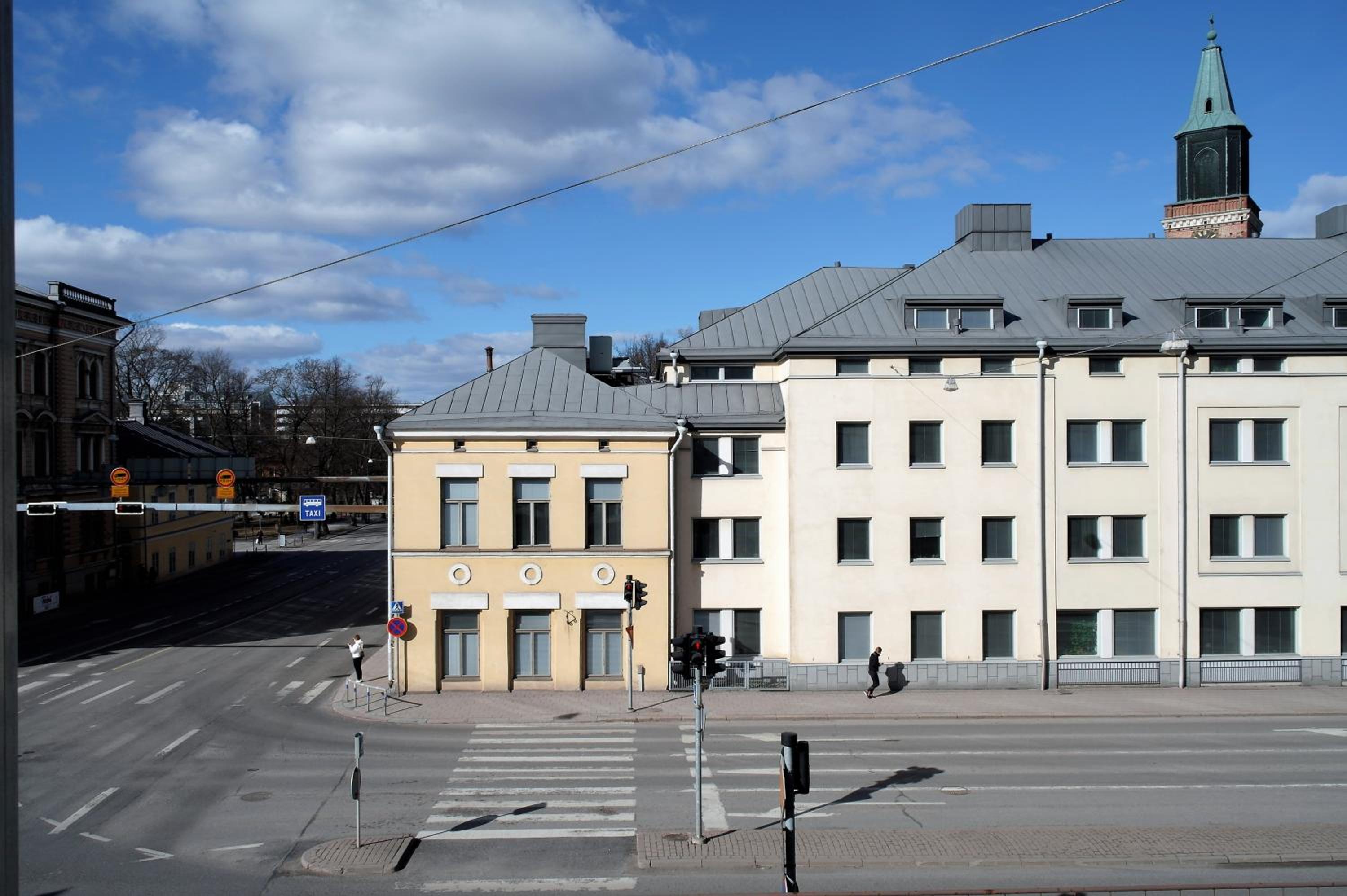 Four-Bedroom Apartment with Balcony  - Photo 52