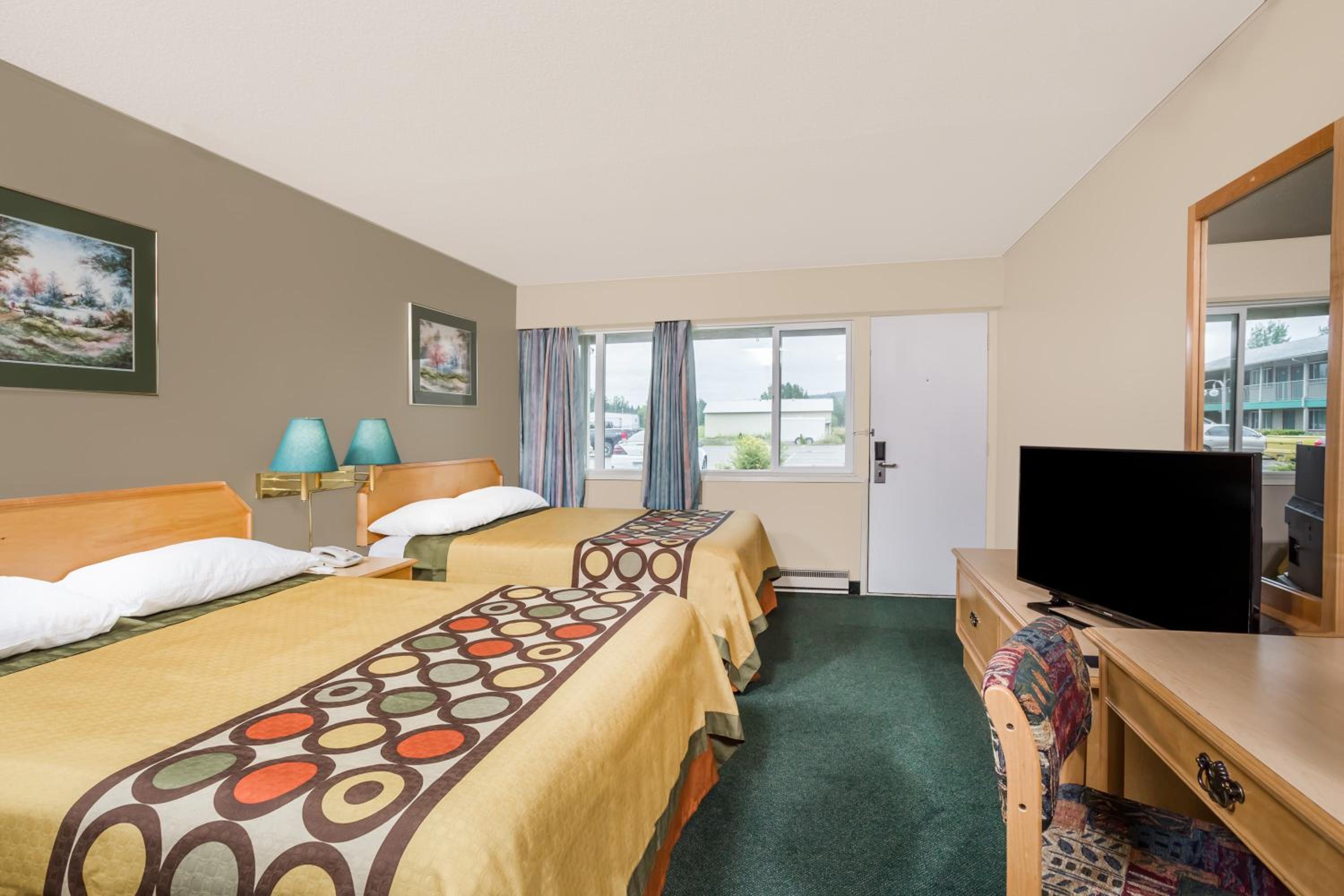 Queen Room with Two Queen Beds - Non-Smoking - Photo 5