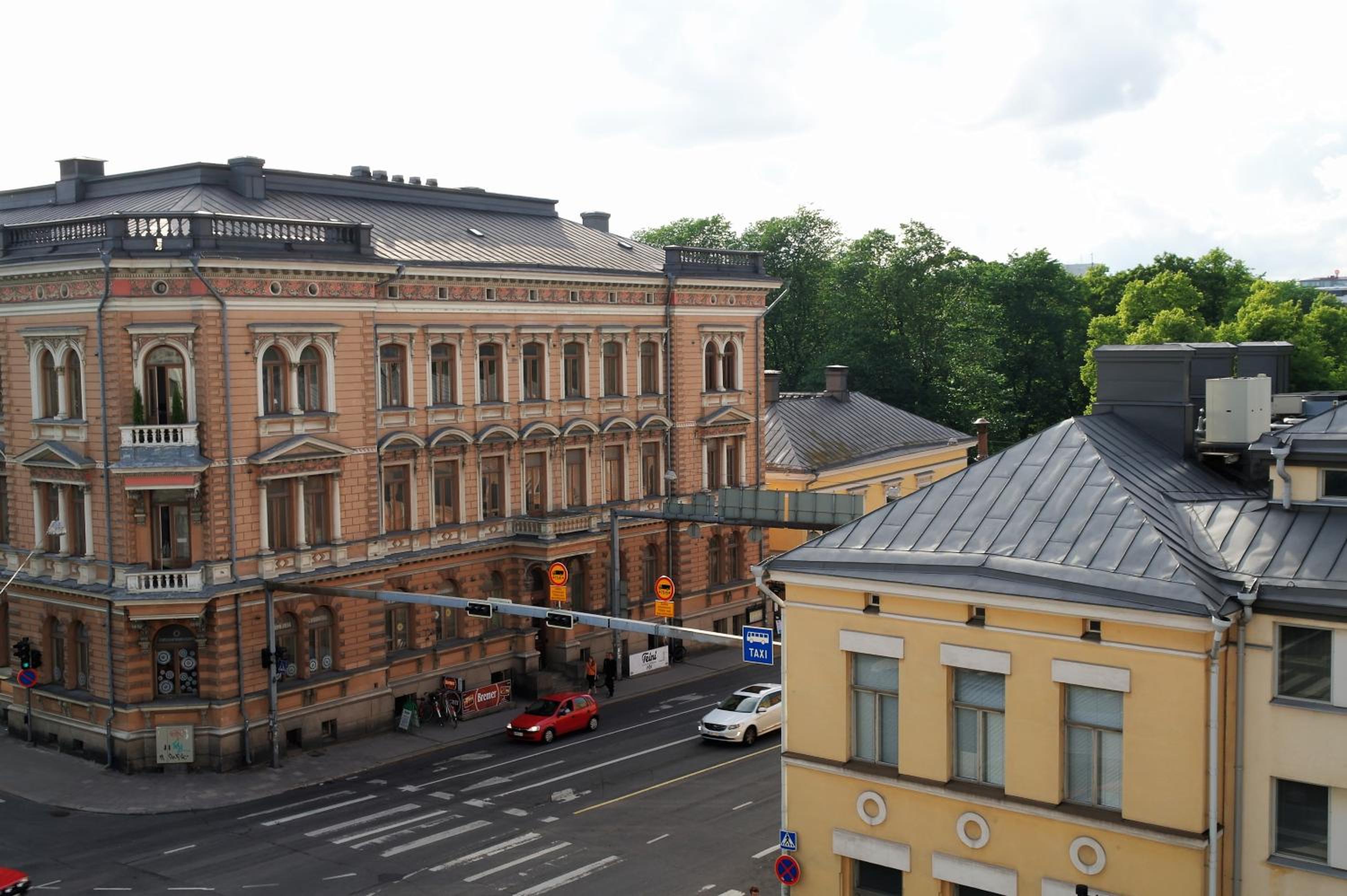 Four-Bedroom Apartment with Balcony  - Photo 50