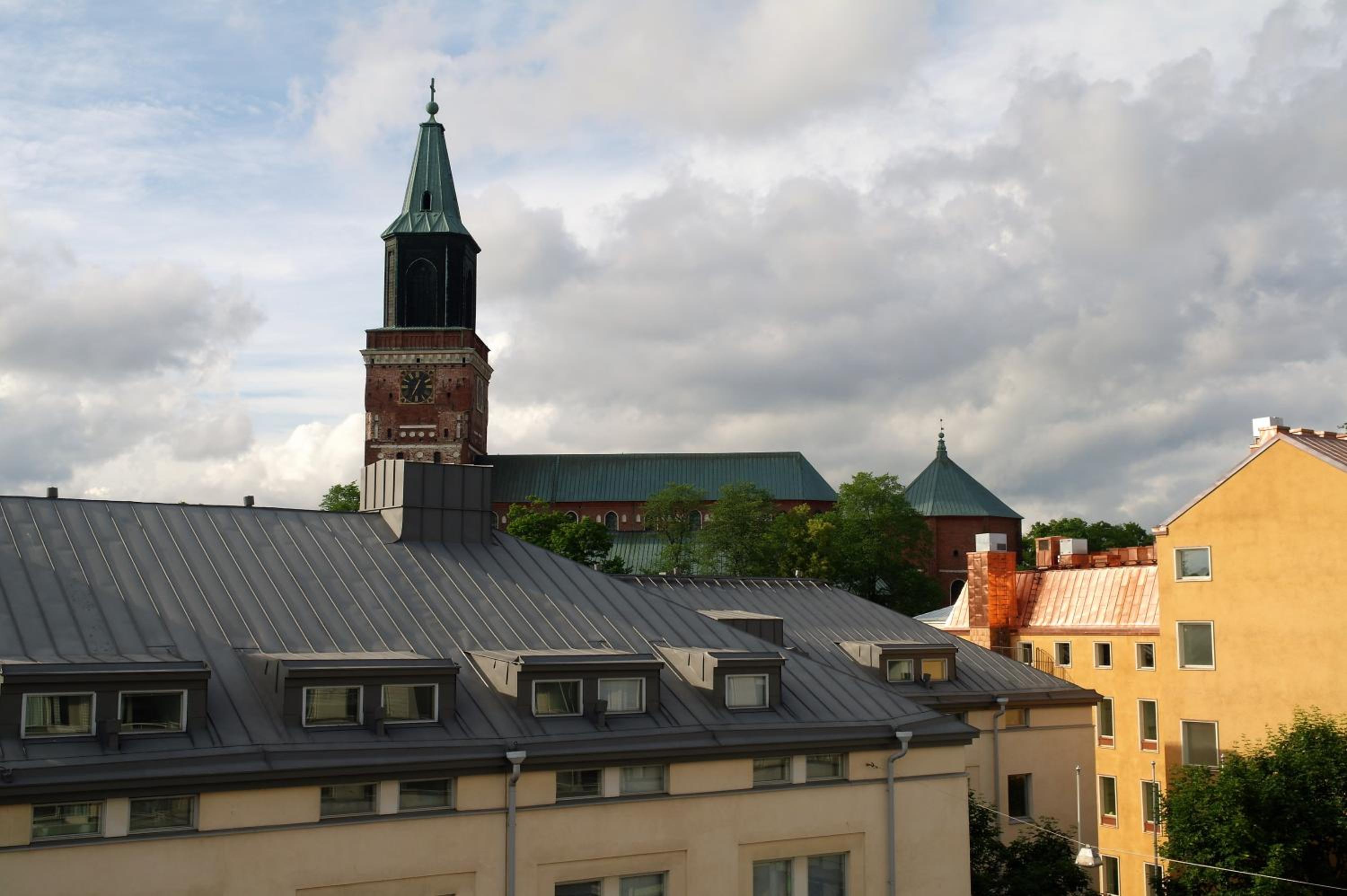 Four-Bedroom Apartment with Balcony  - Photo 49