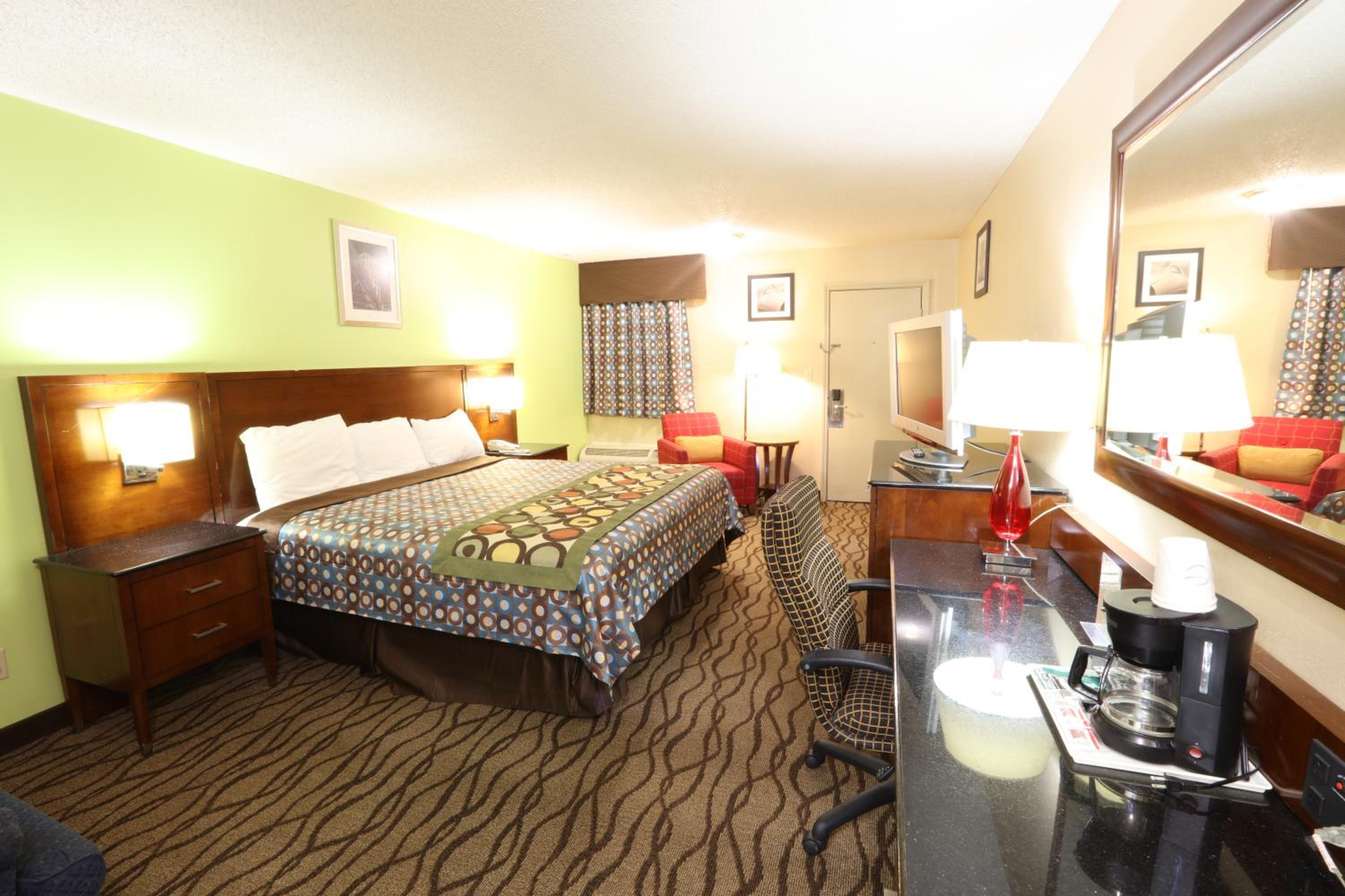 Standard King Room photo 1