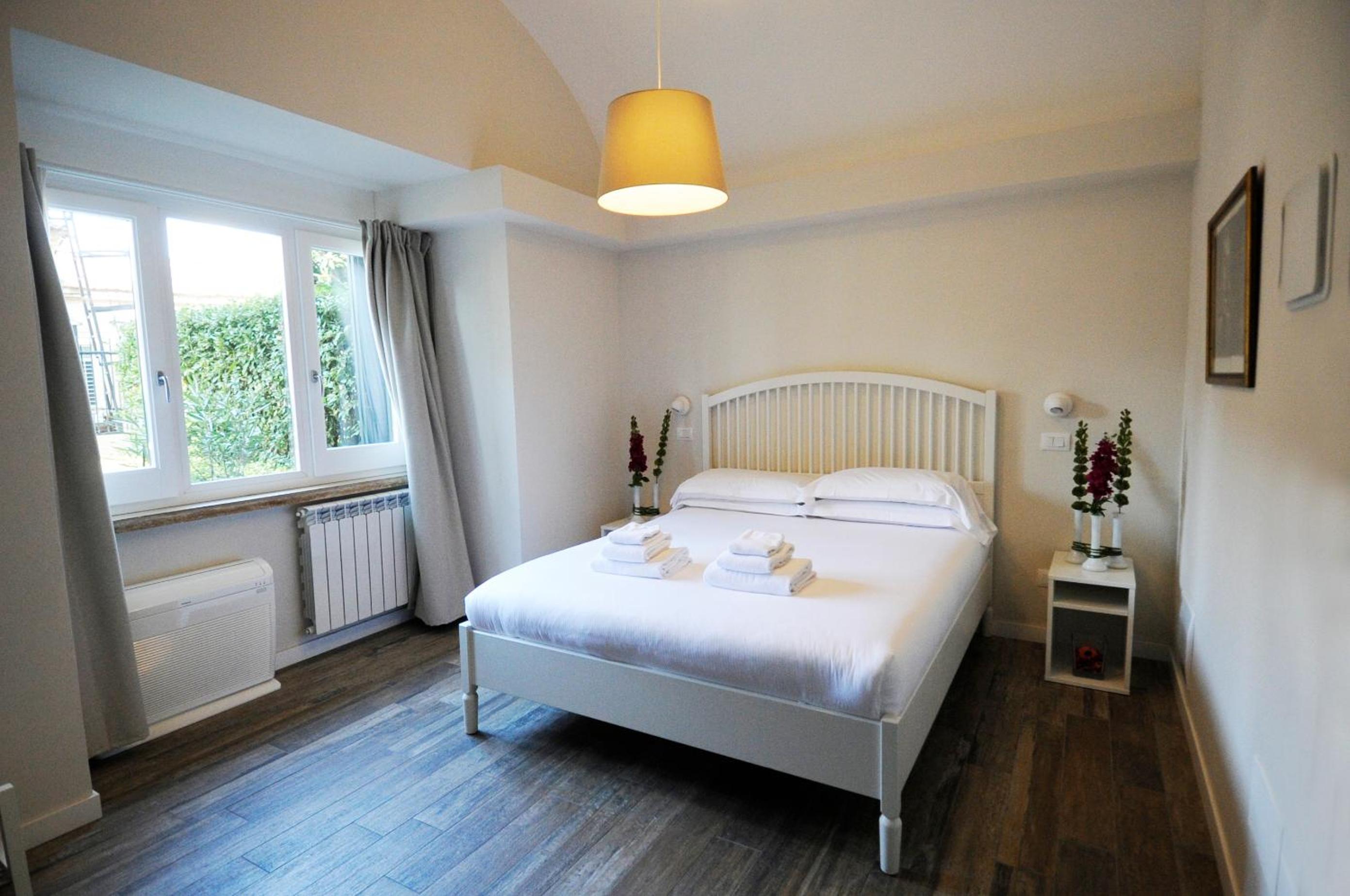 Queen Room with Garden View - Photo 15