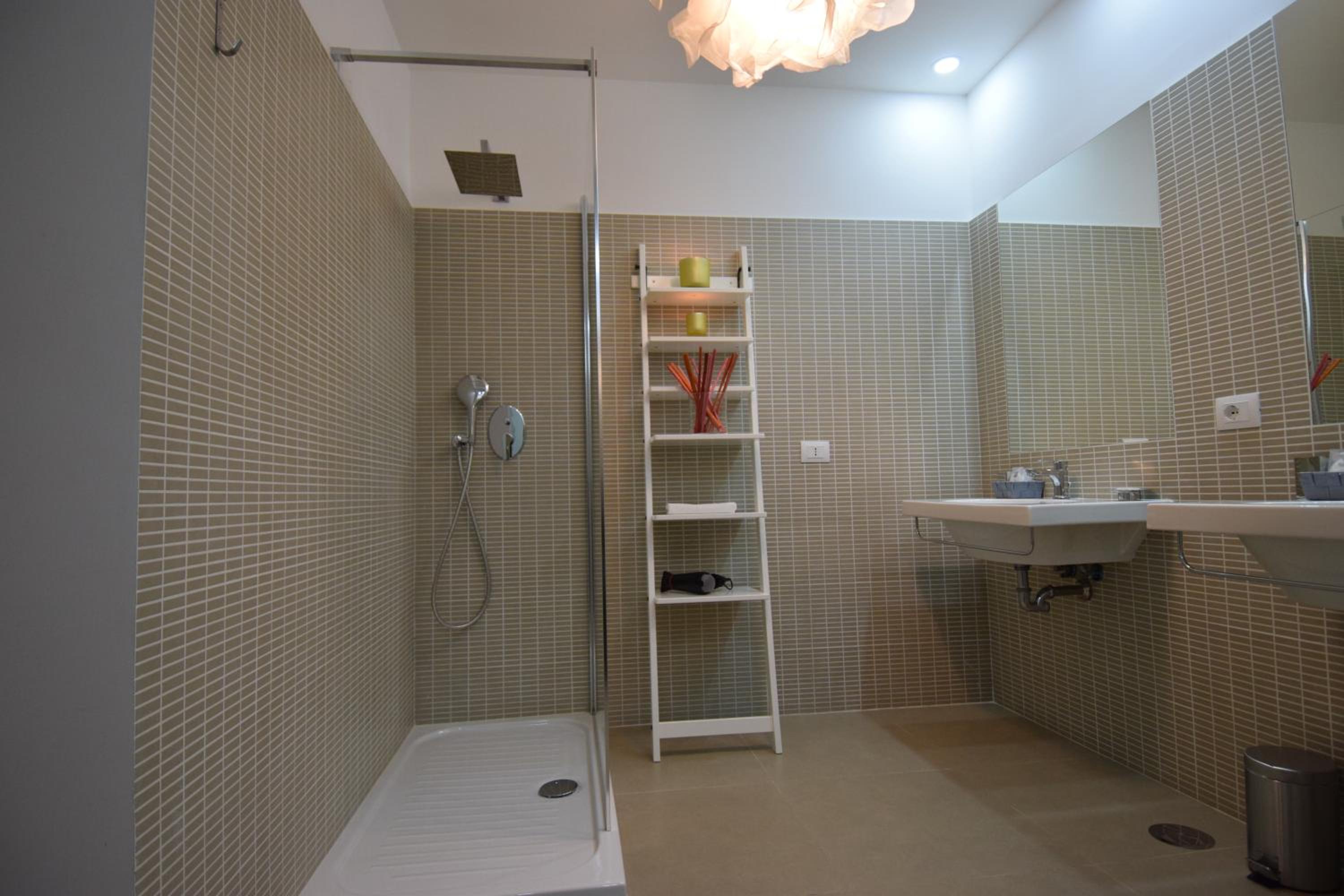Luxury Quadruple Room - Photo 6