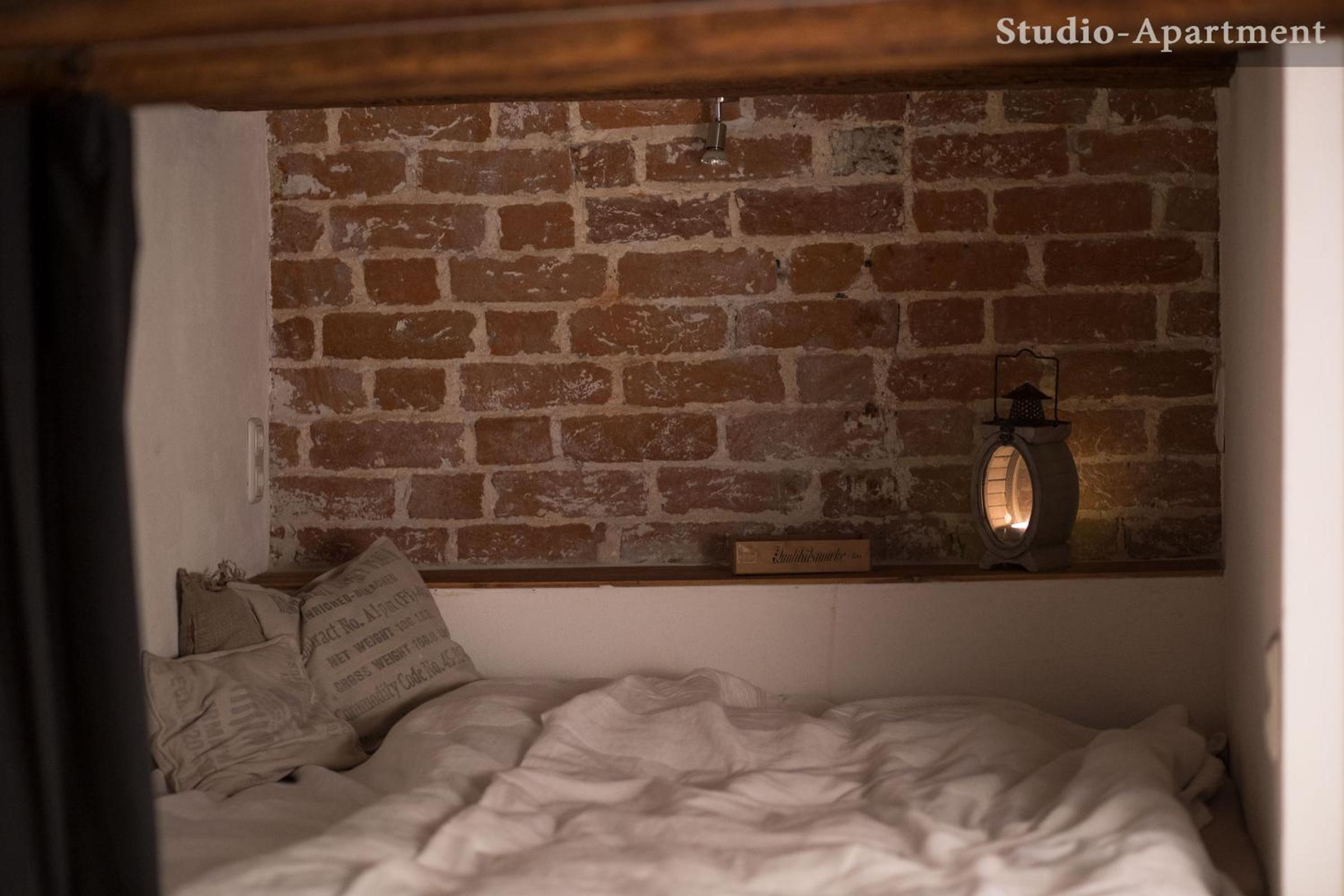 Studio Apartment - Photo 1
