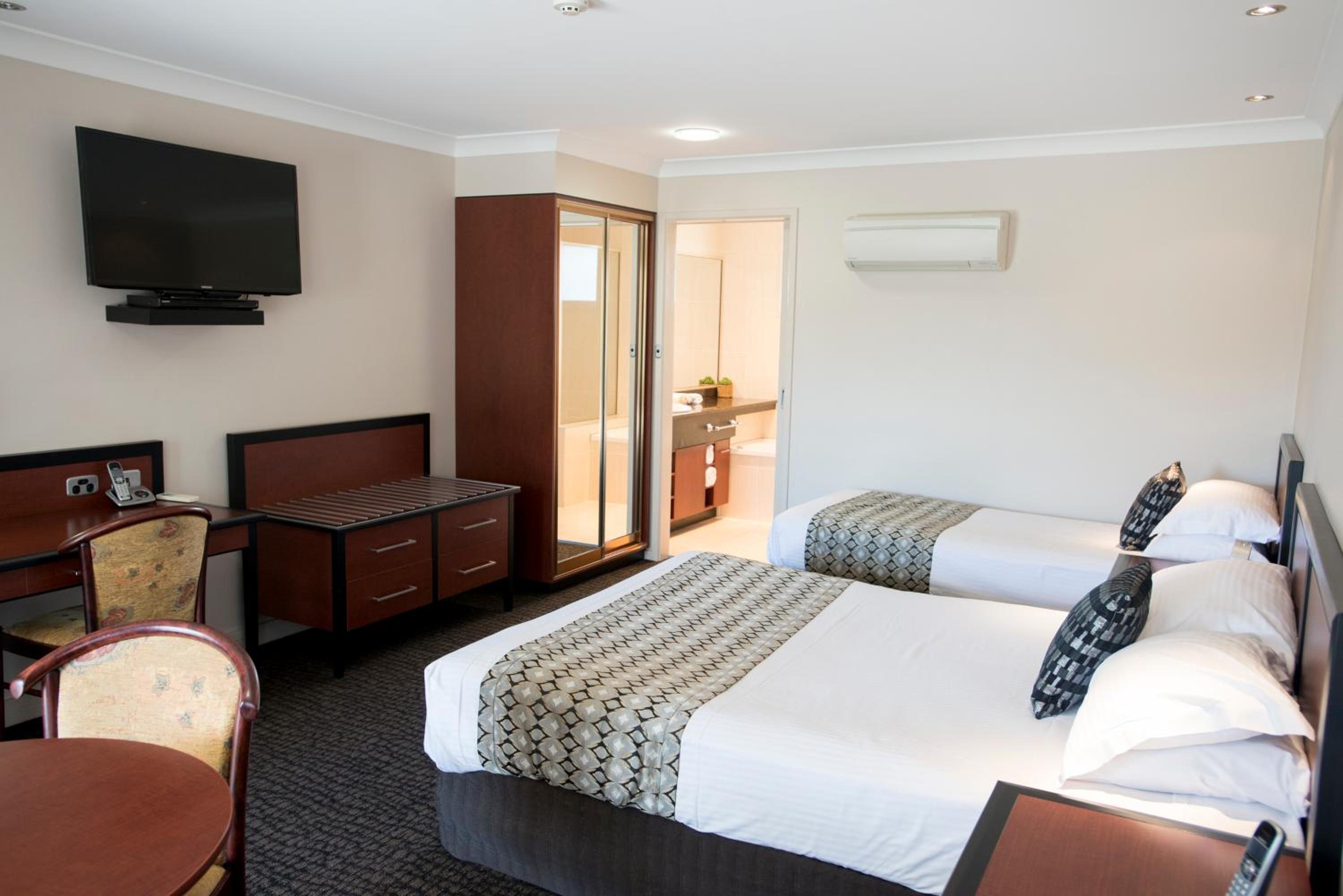 Superior Twin Room with Spa Bath - Photo 3