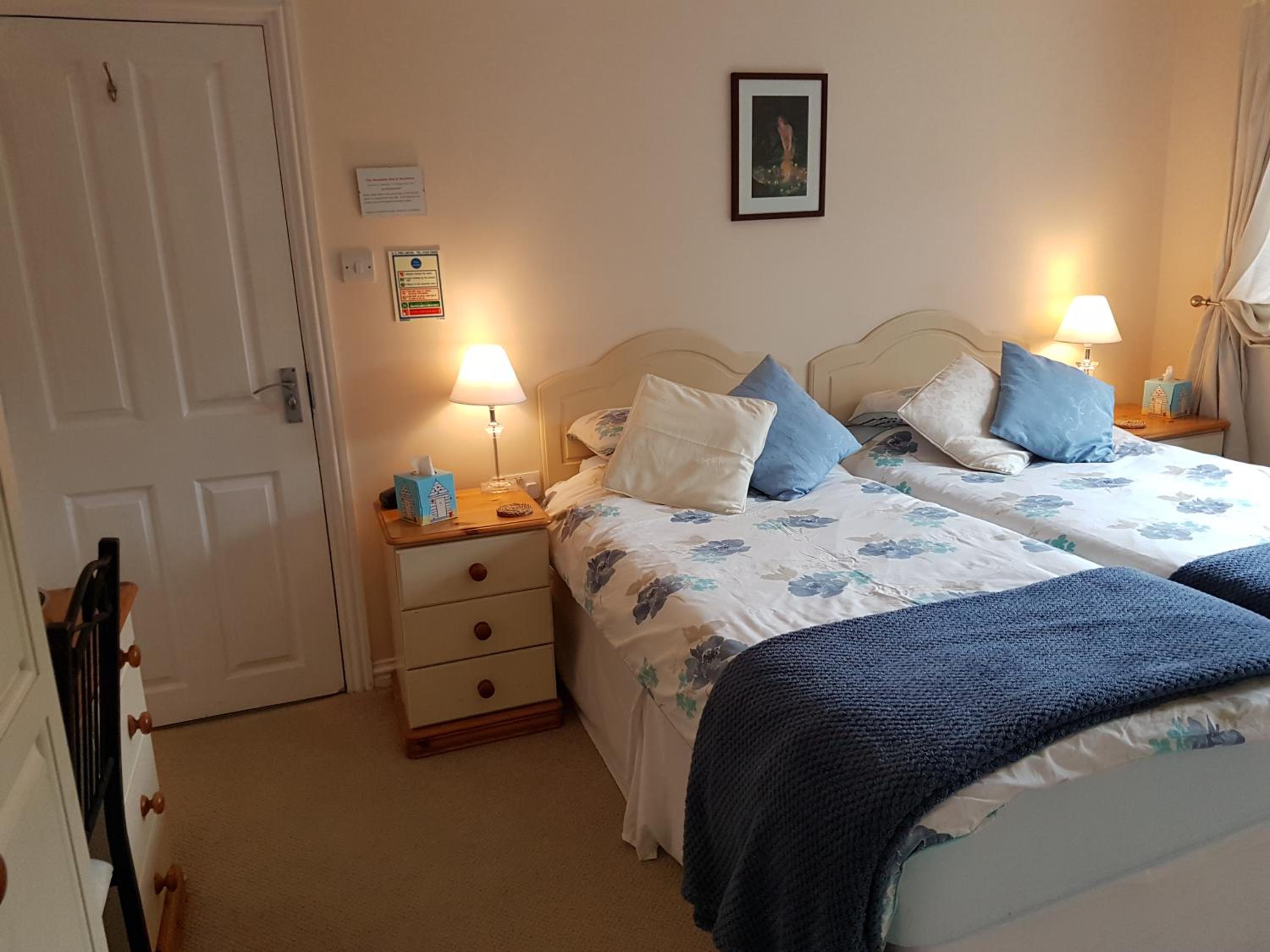 Standard Twin Room photo 2