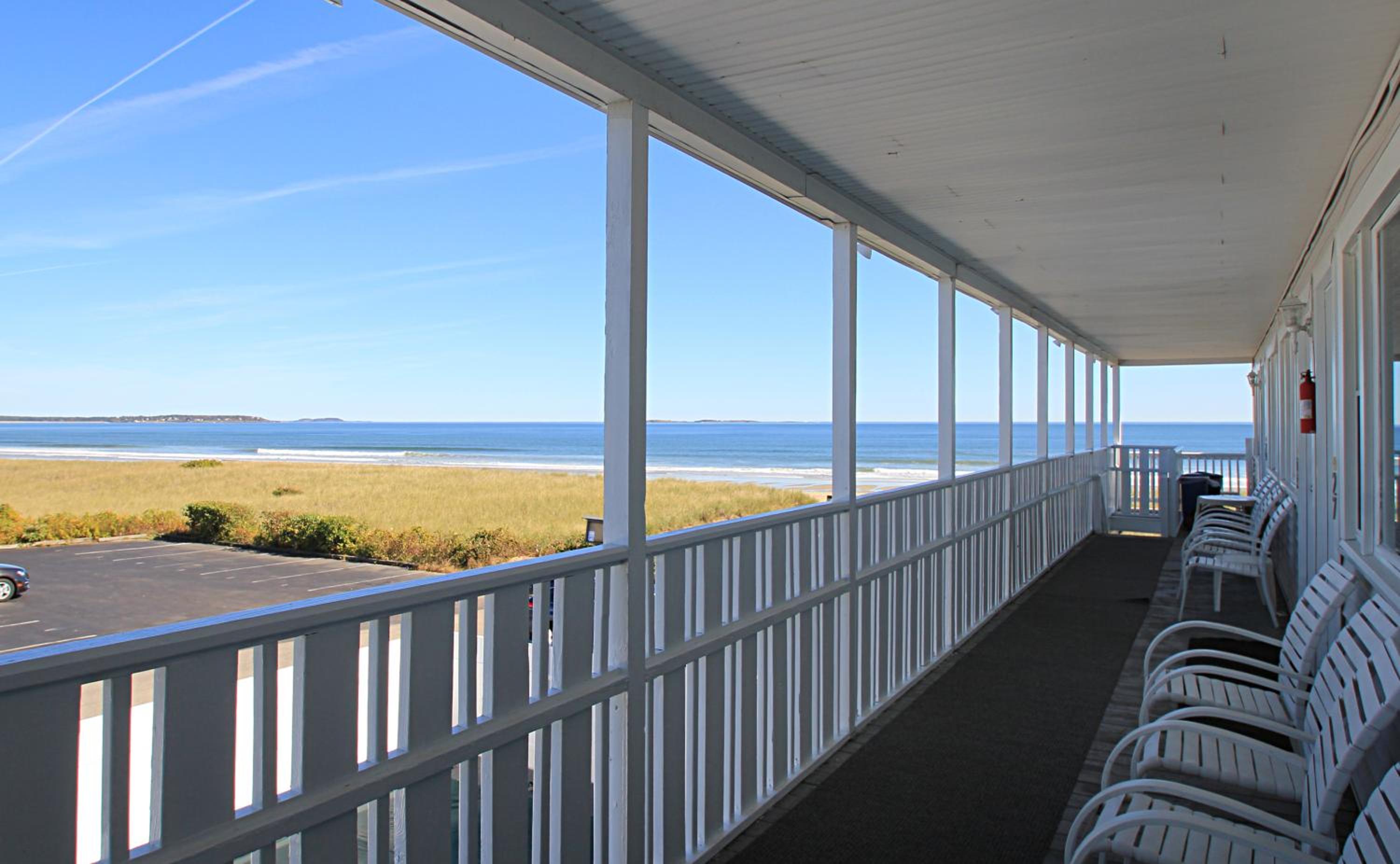 Oceanfront King Bed Private Hot Tub - 1st floor photo 3