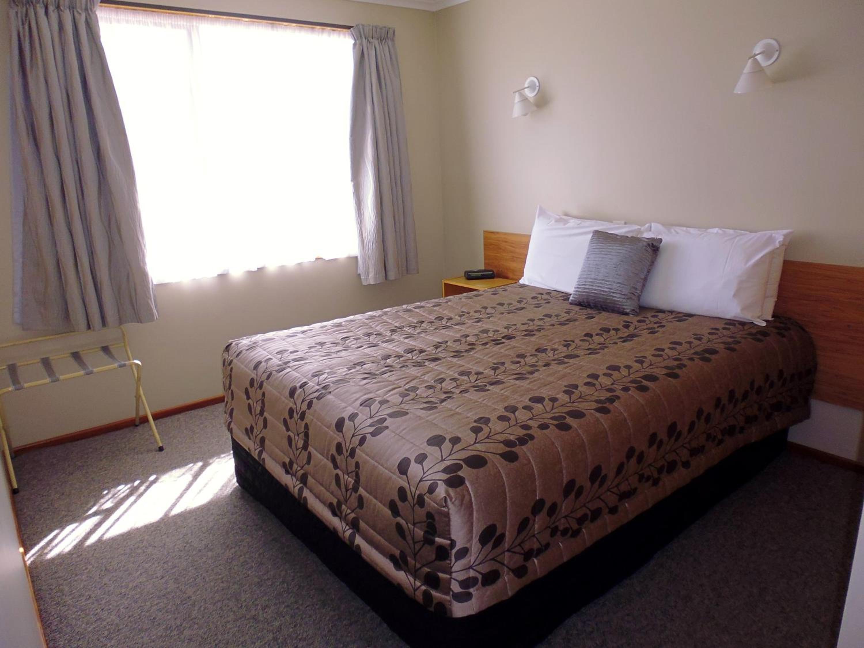 One-Bedroom Apartment - Photo 2