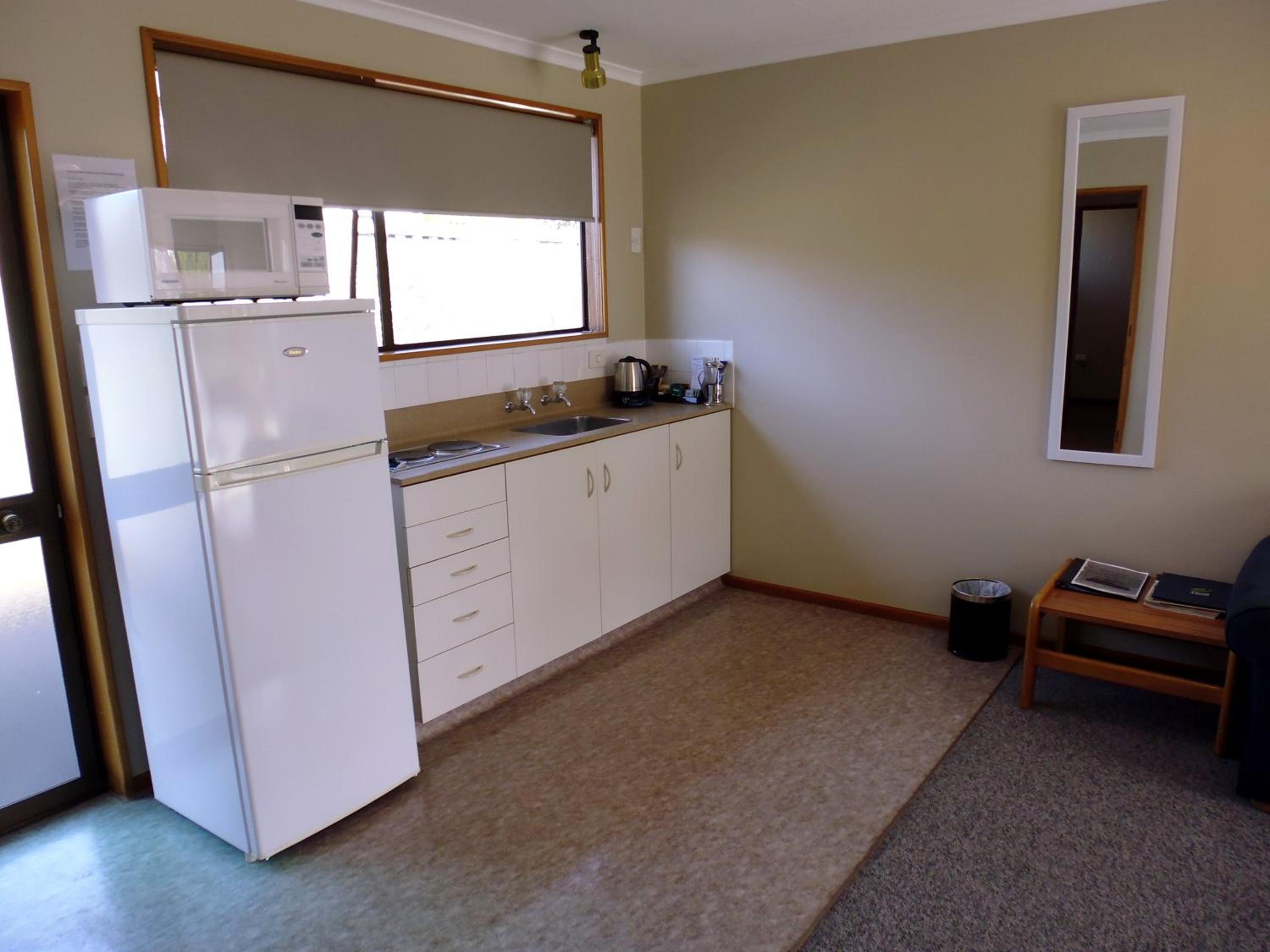 One-Bedroom Apartment - Photo 3