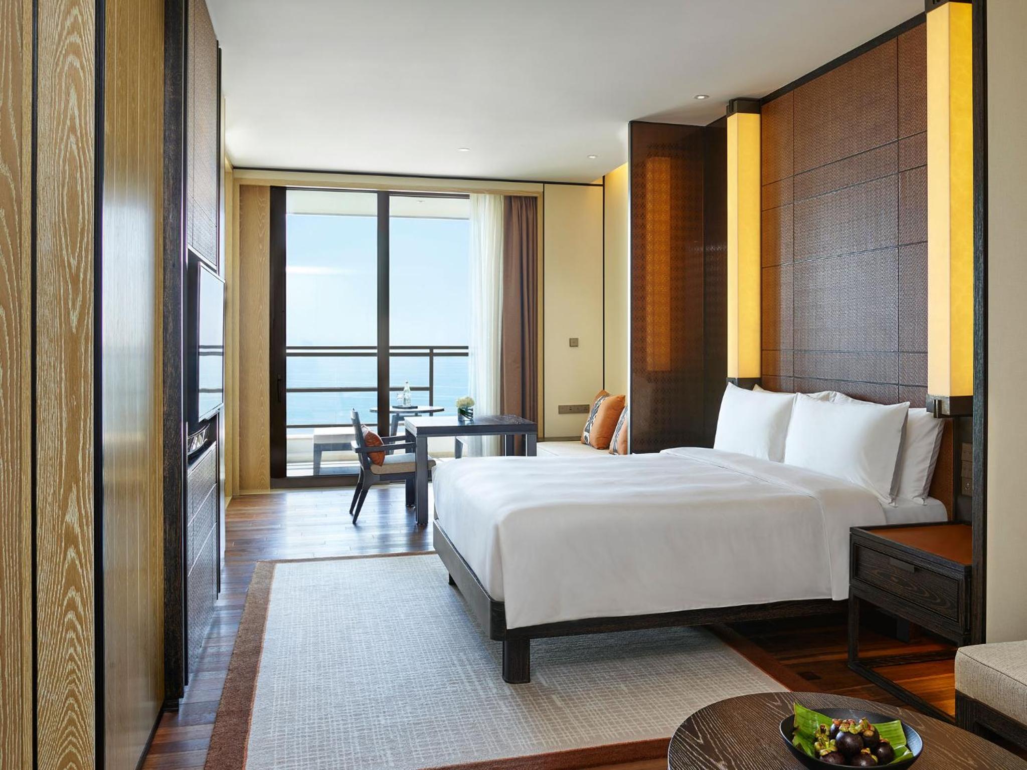 Deluxe King Room with Ocean View