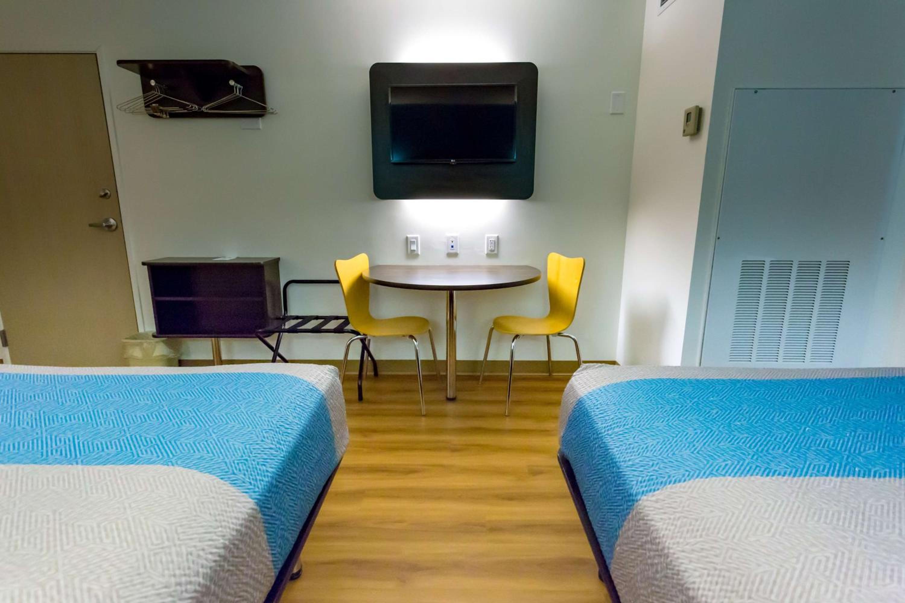 Quadruple Room - Non-Smoking photo 3